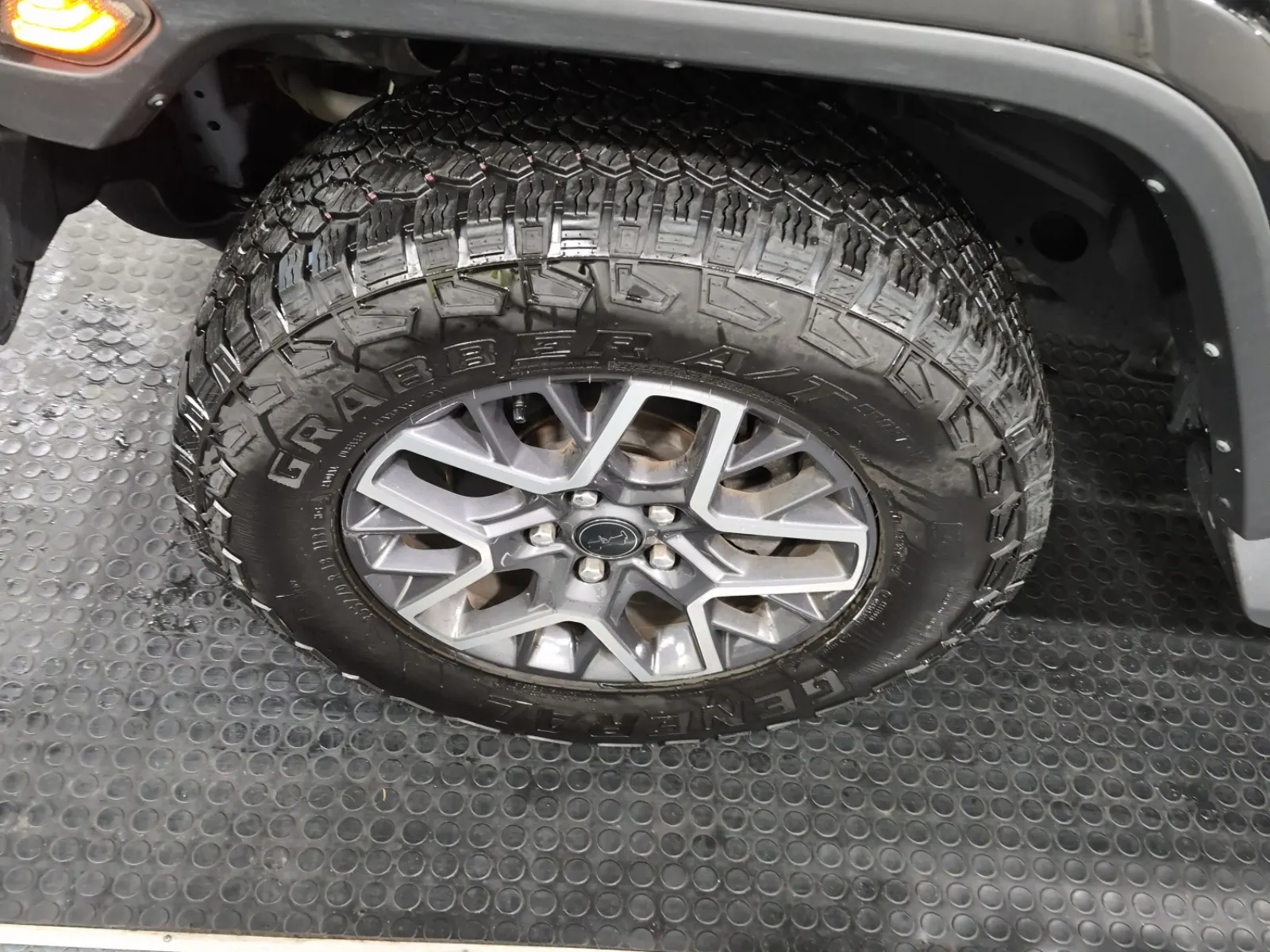 Front driver wheel/tire photo