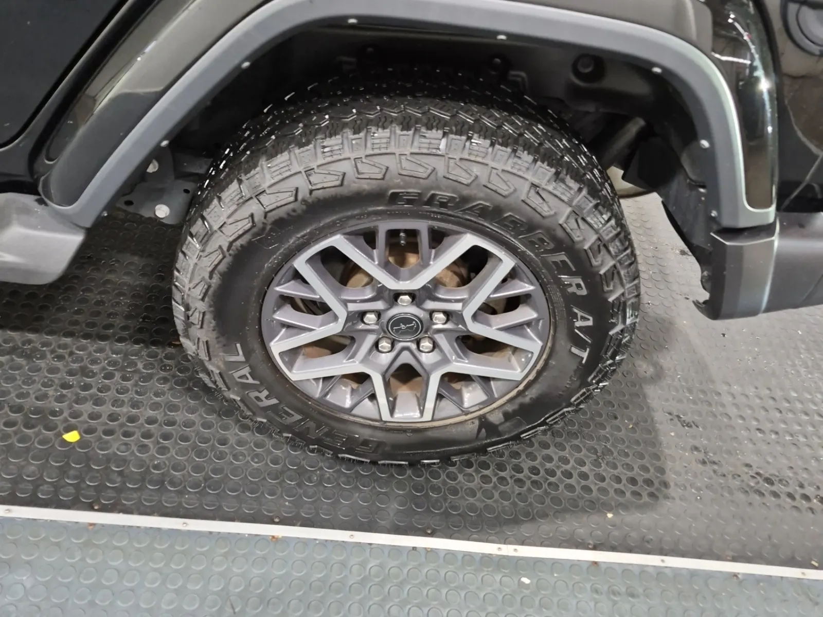 Left Rear Wheel/Tire Photo