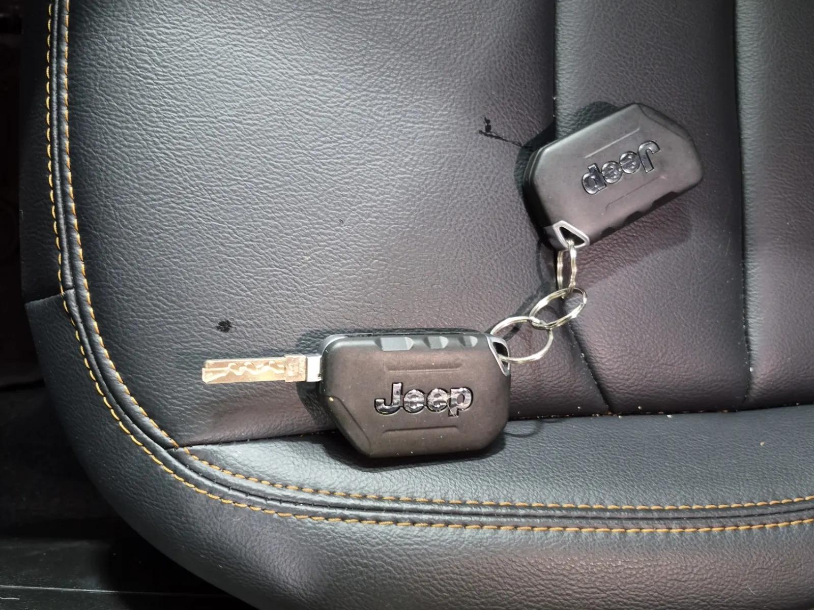 Keys/Fobs/Manual Photo
