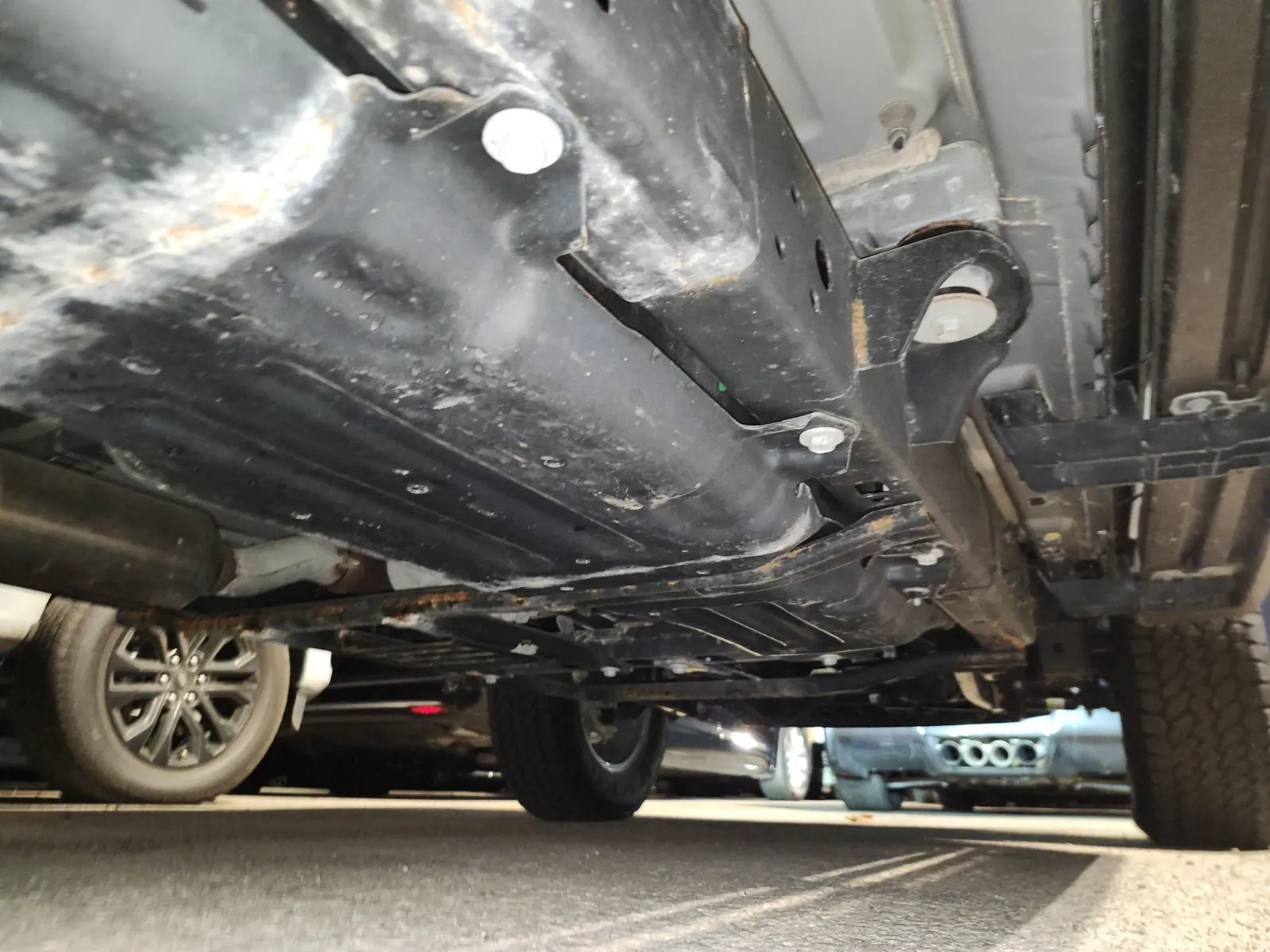 Undercarriage - Passenger Photo