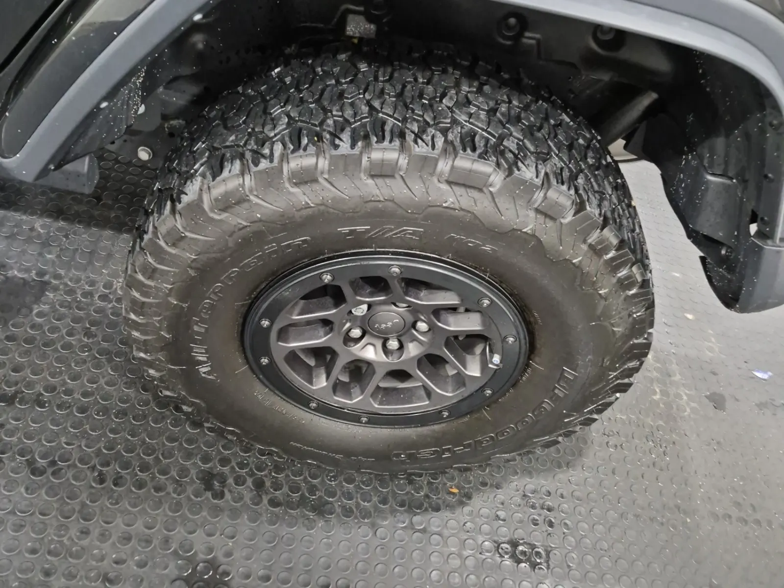 Left Rear Wheel/Tire Photo