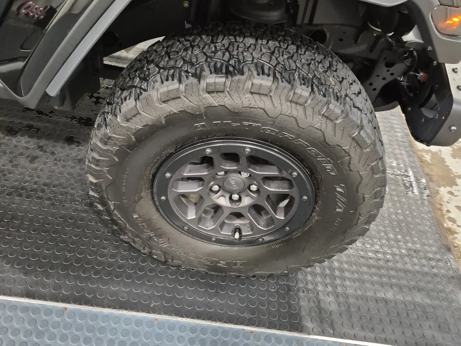 Right Front Wheel/Tire Photo