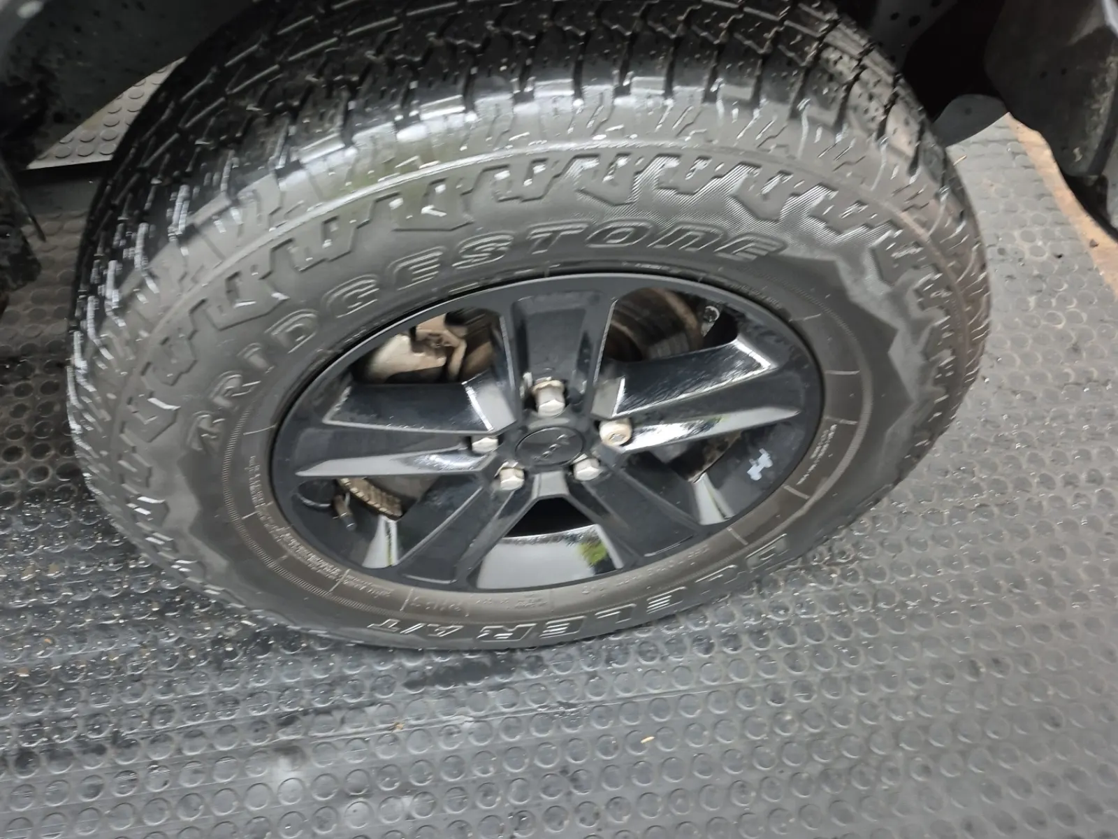 Right Front Wheel/Tire Photo