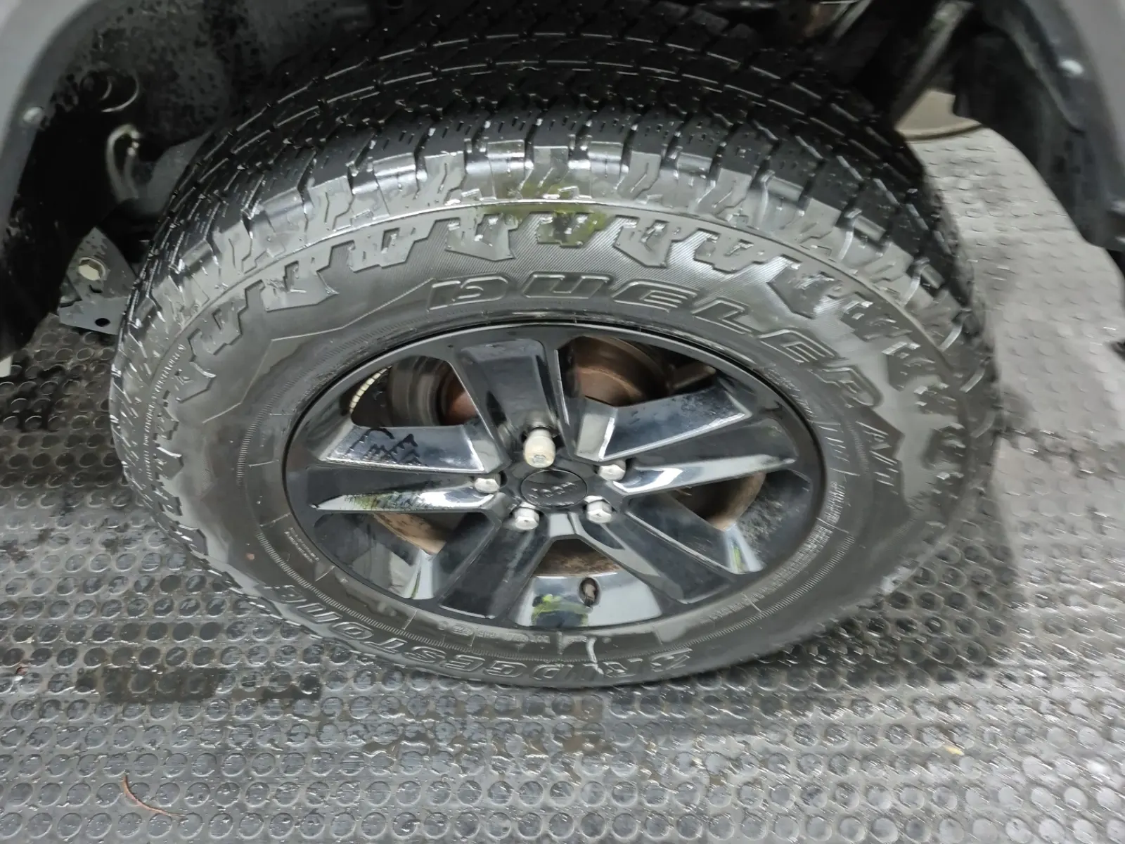 Left Rear Wheel/Tire Photo