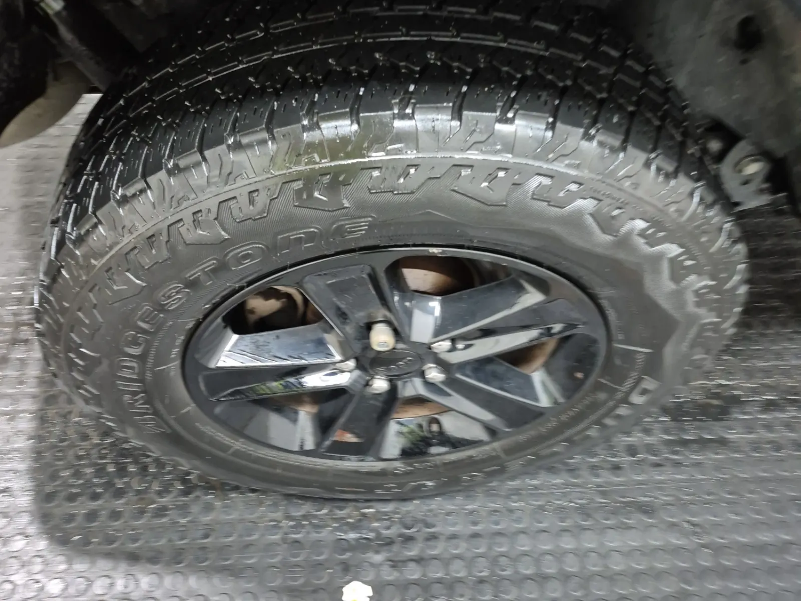 Right Rear Wheel/Tire Photo