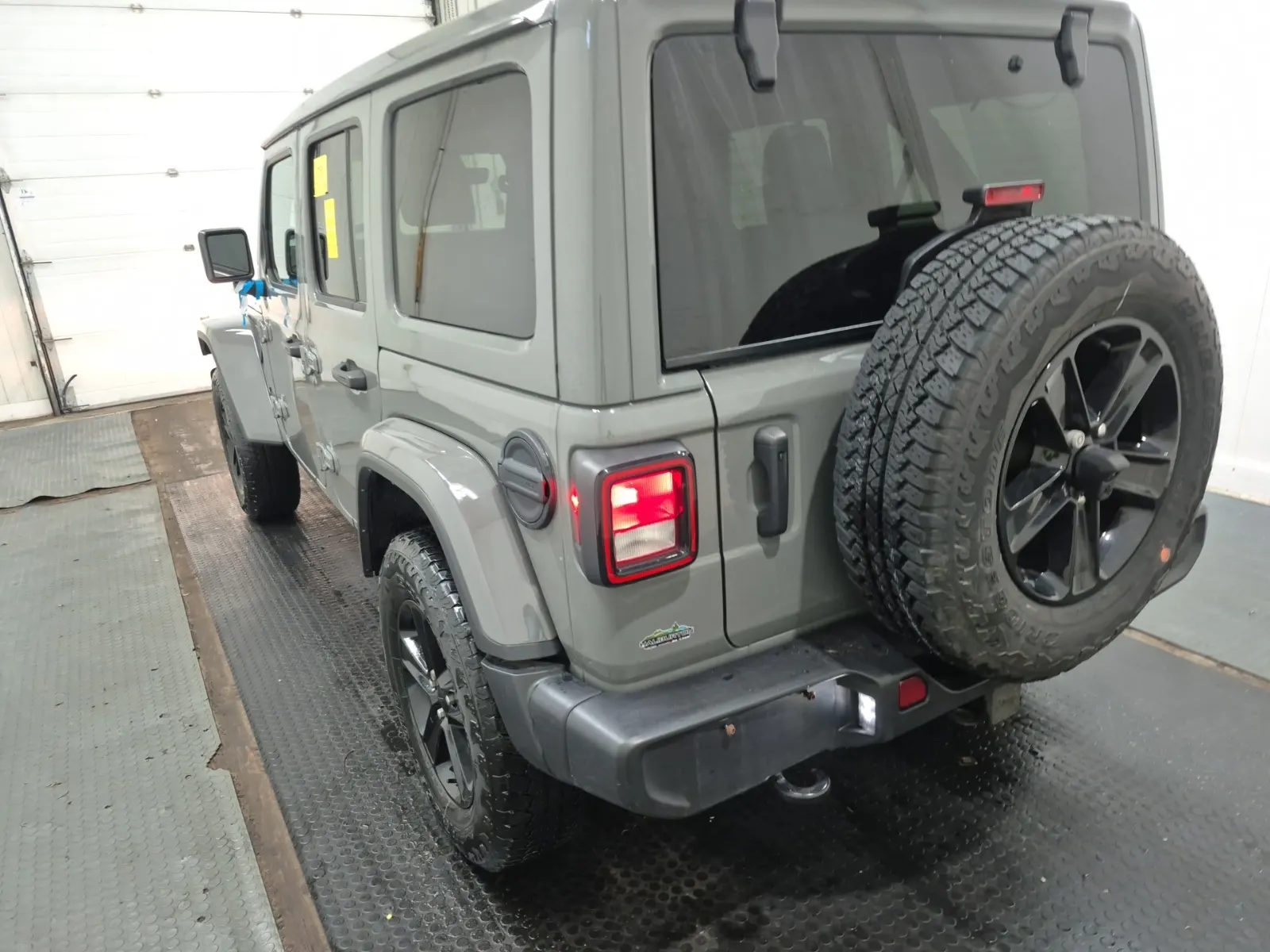 Driver Rear 3/4 Photo