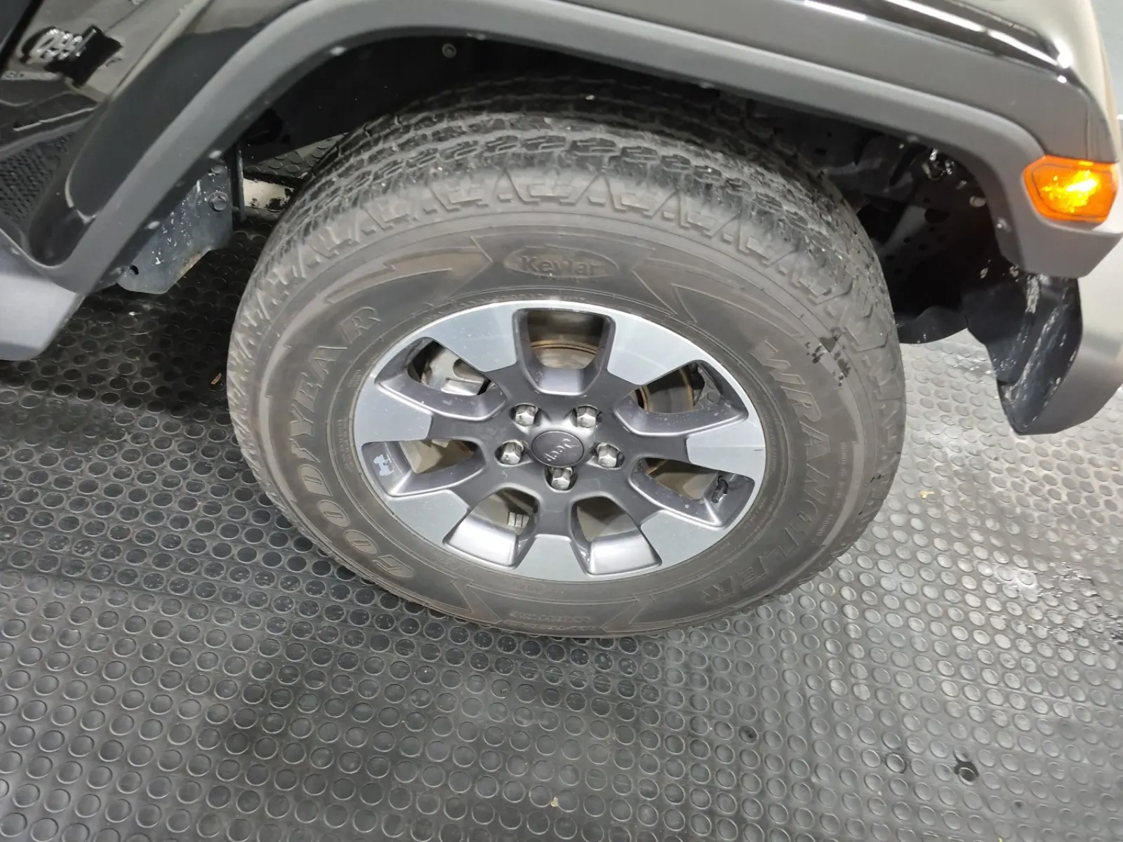 Right Front Wheel/Tire Photo