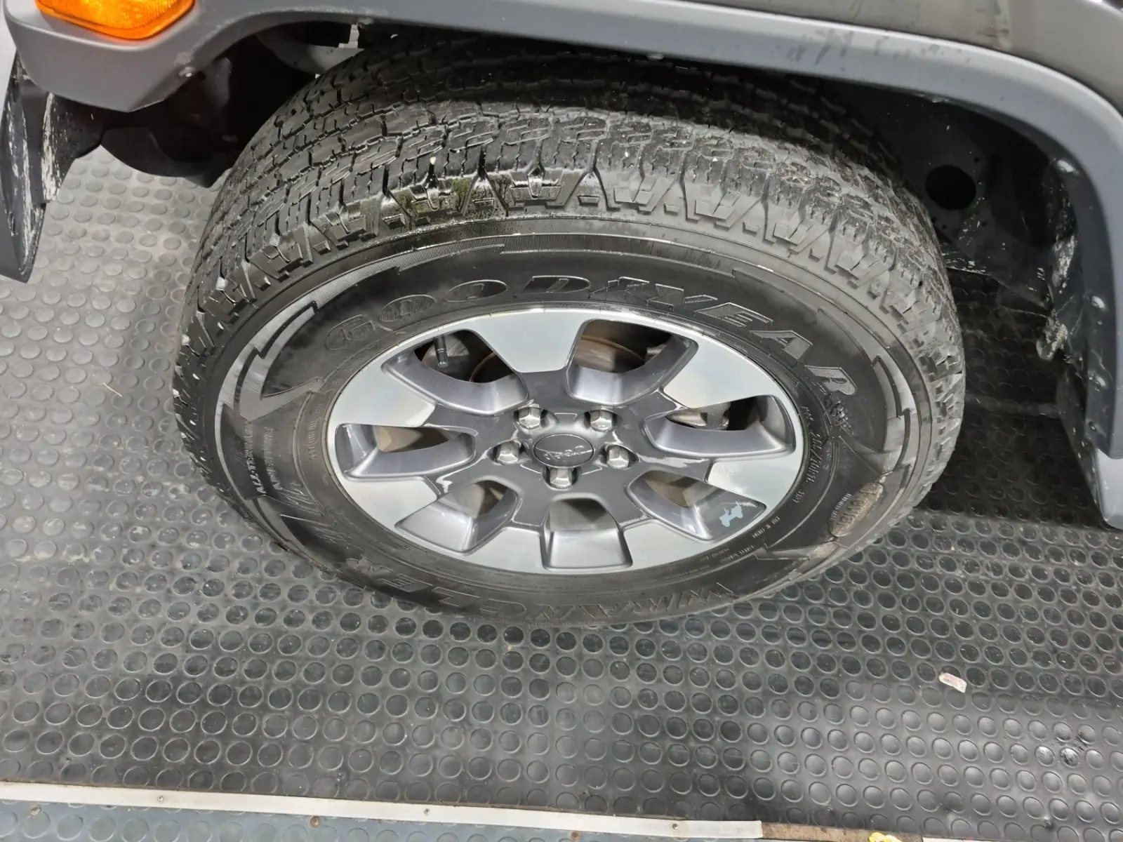 Front driver wheel/tire photo