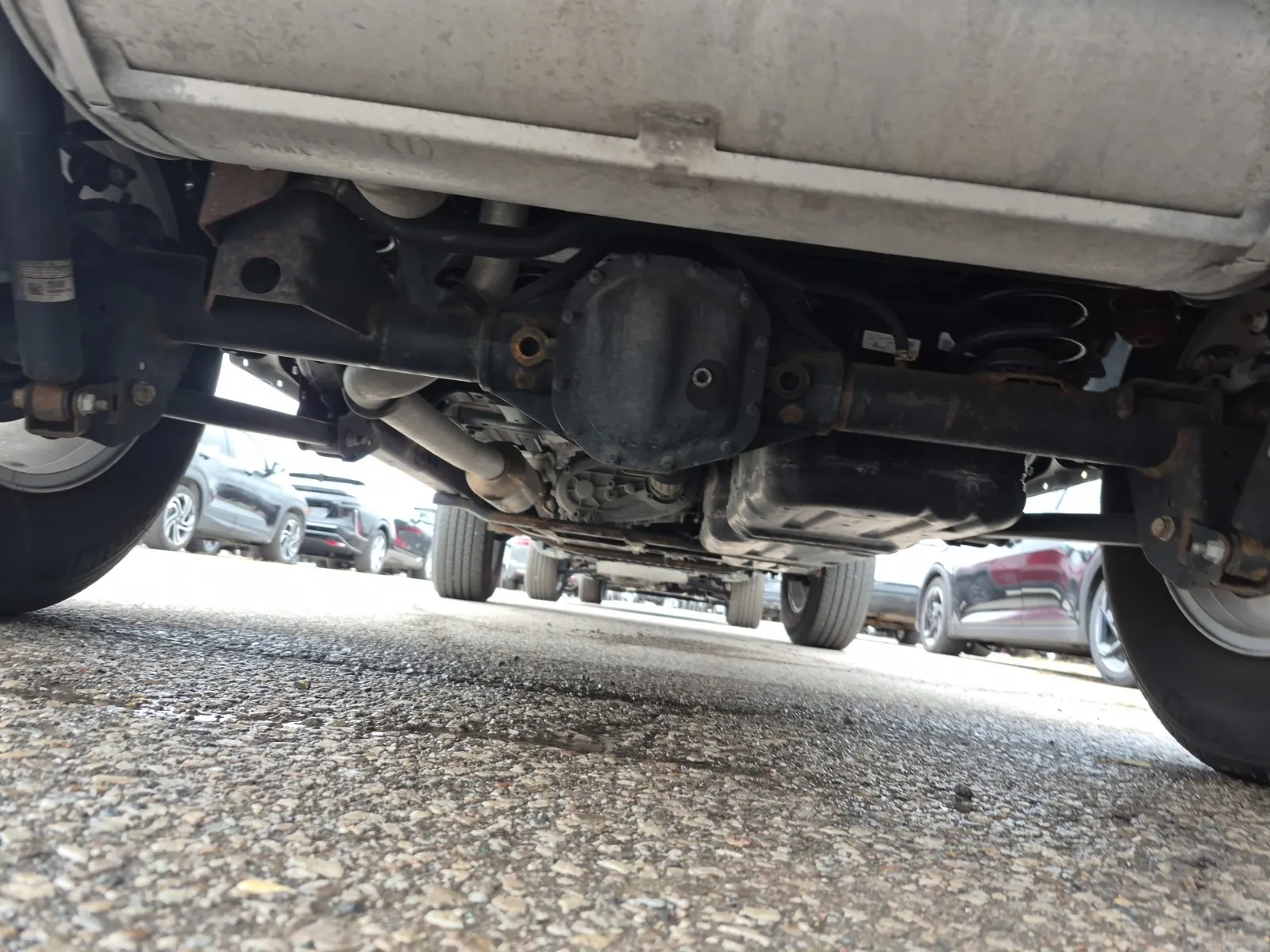 Undercarriage - Rear Photo
