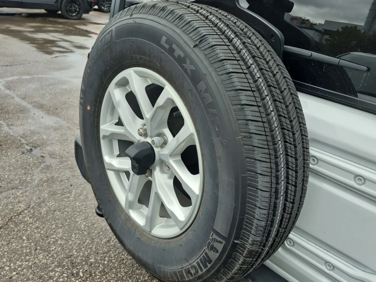 Spare Tire & Wheel Photo