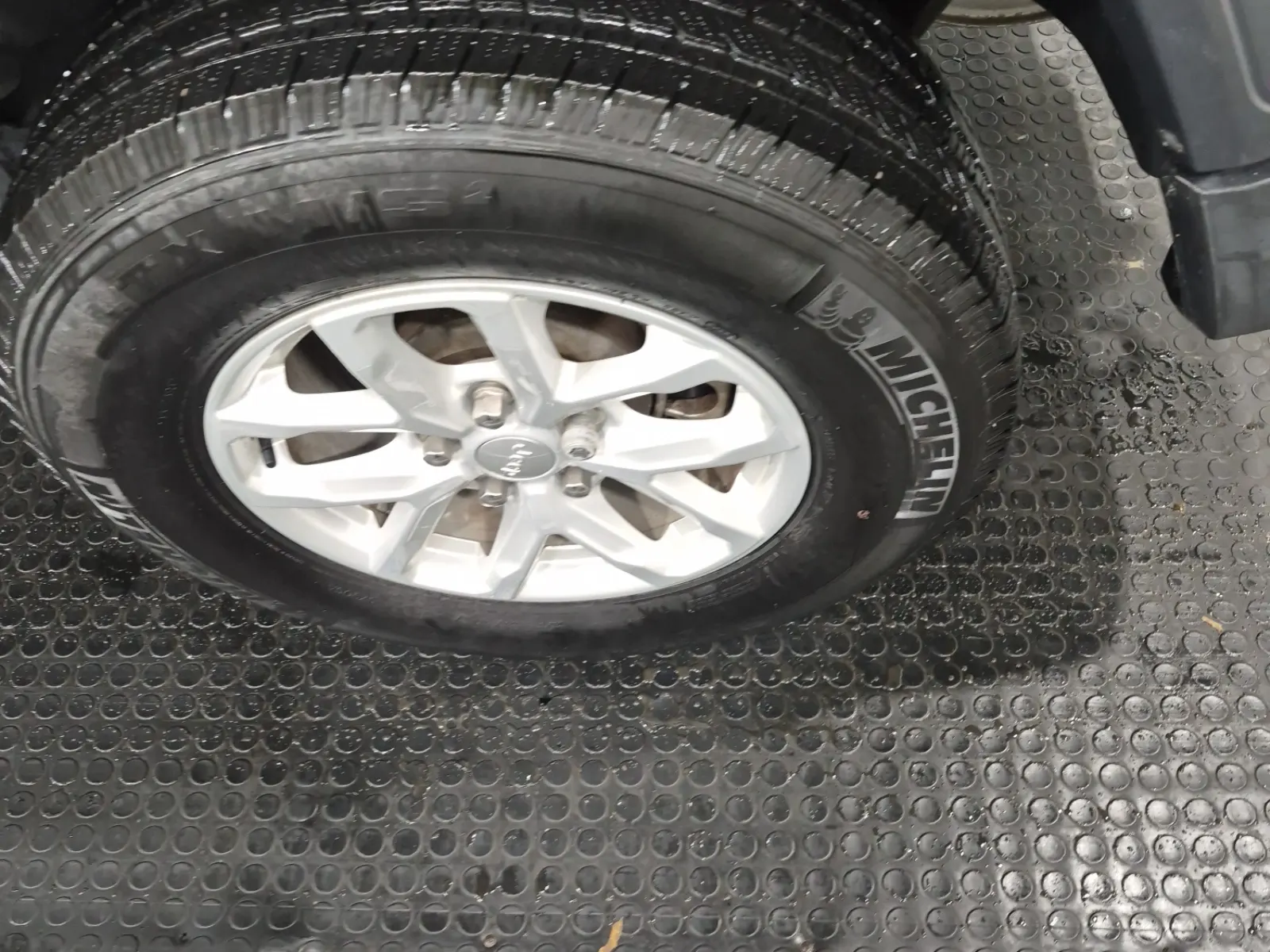 Left Rear Wheel/Tire Photo