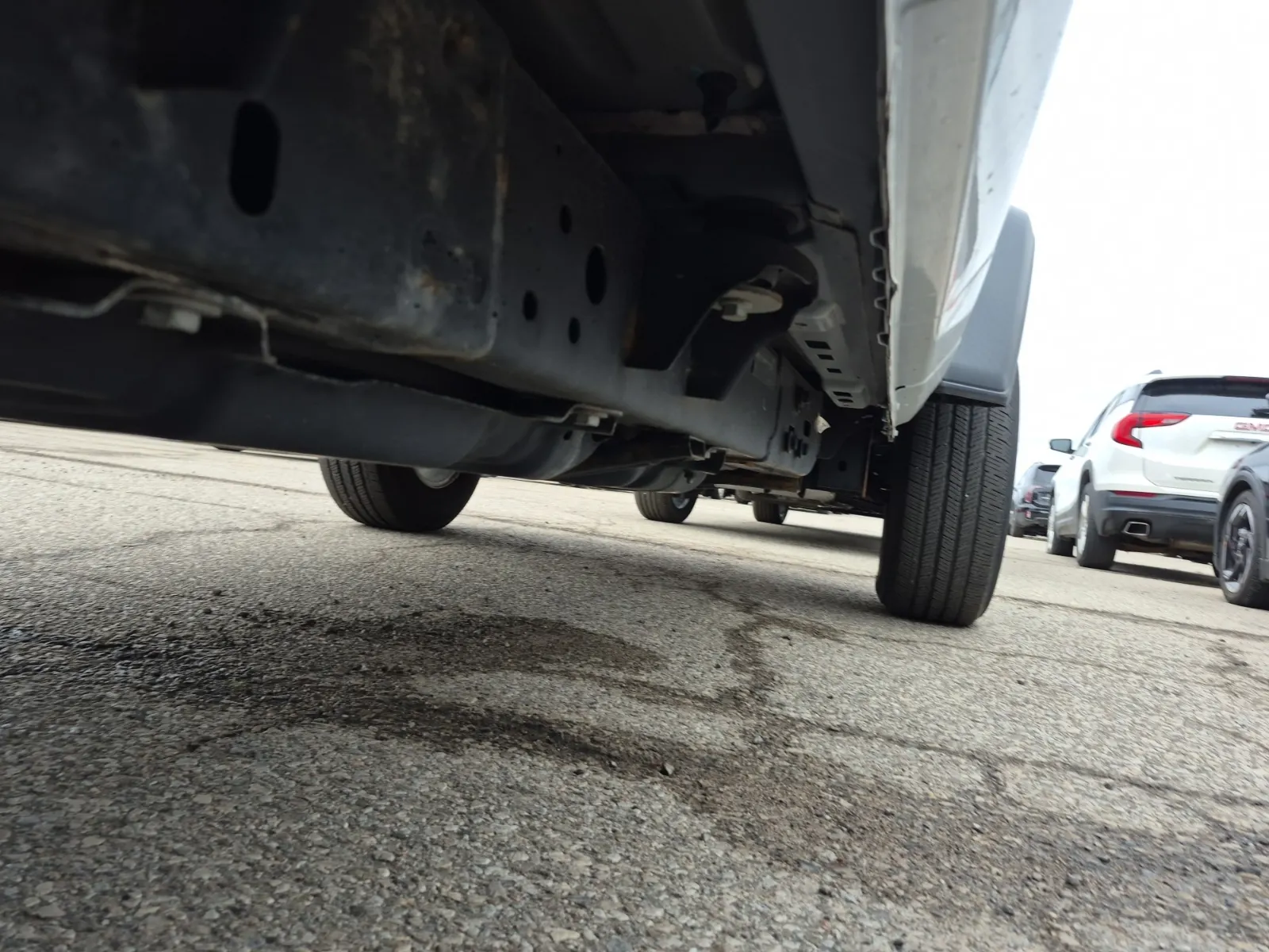 Undercarriage - Passenger Photo