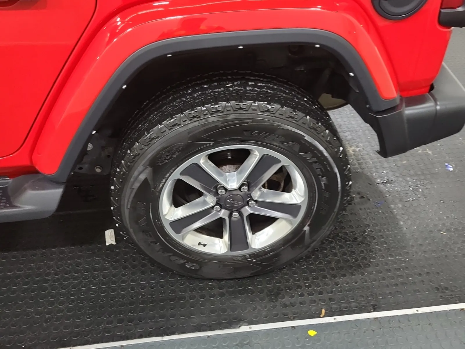 Left Rear Wheel/Tire Photo