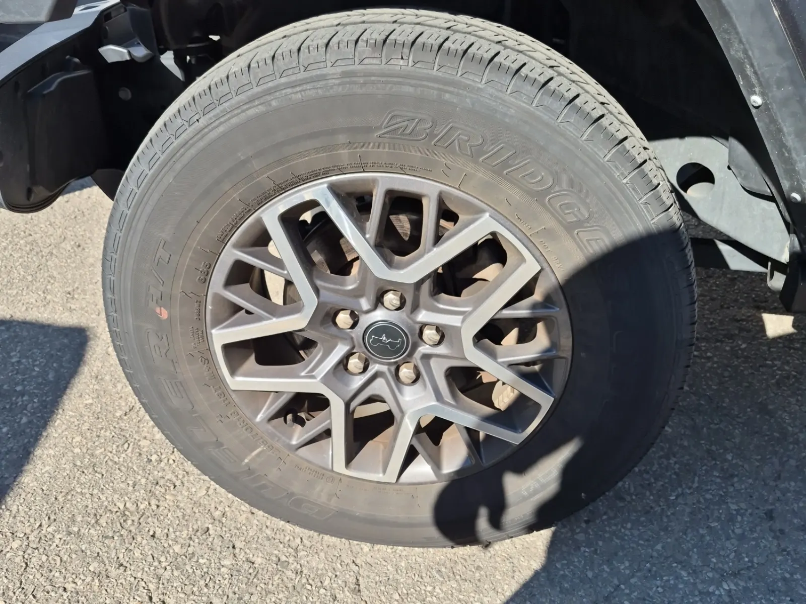 Front driver wheel/tire photo