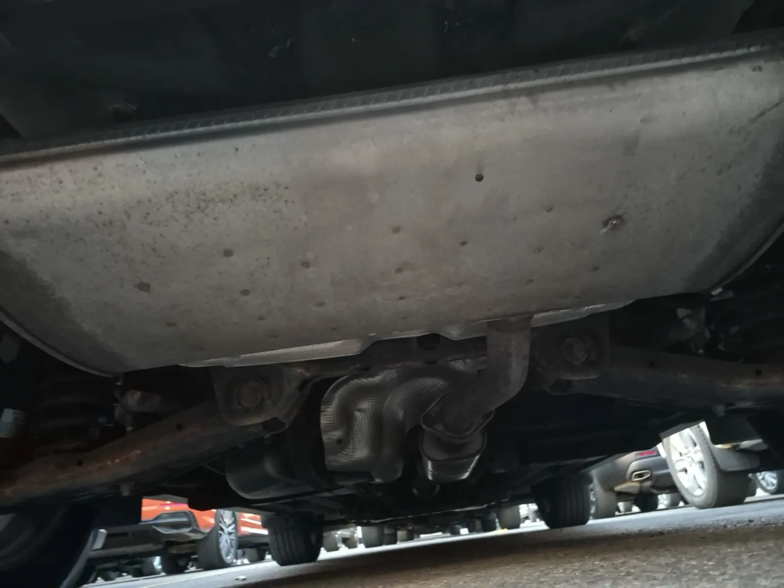 Undercarriage - Rear Photo