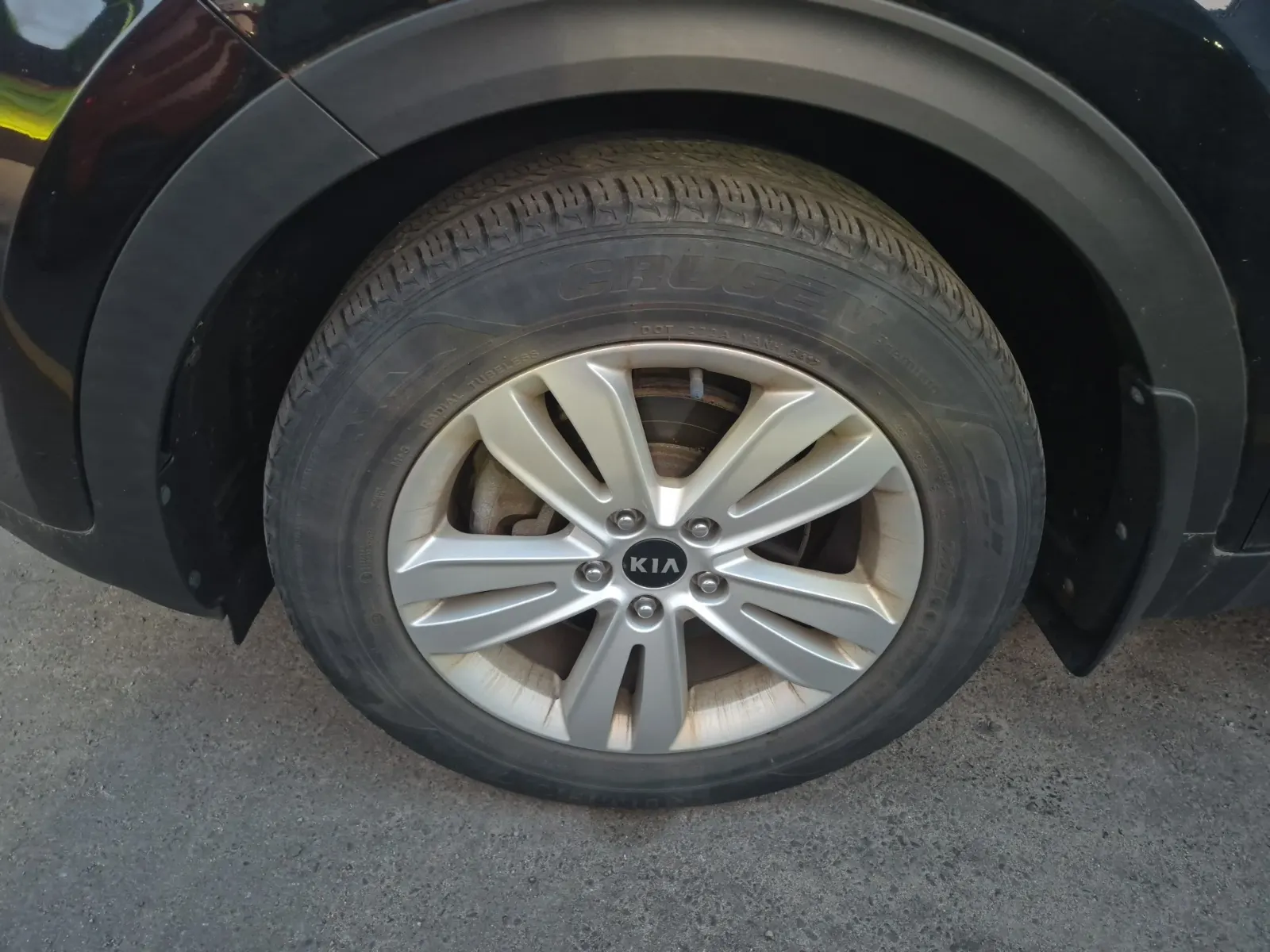 Front driver wheel/tire photo