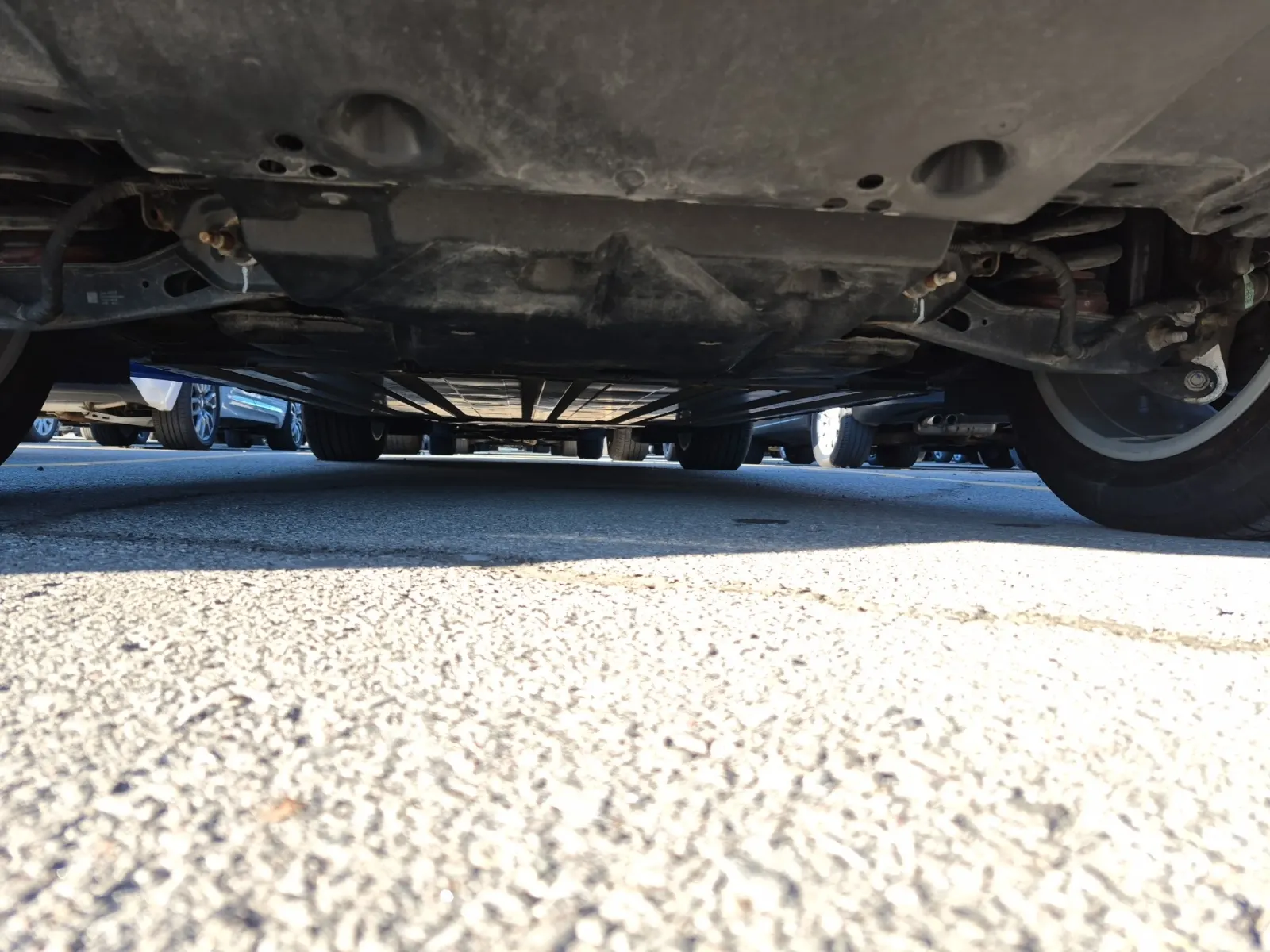 Undercarriage - Rear Photo