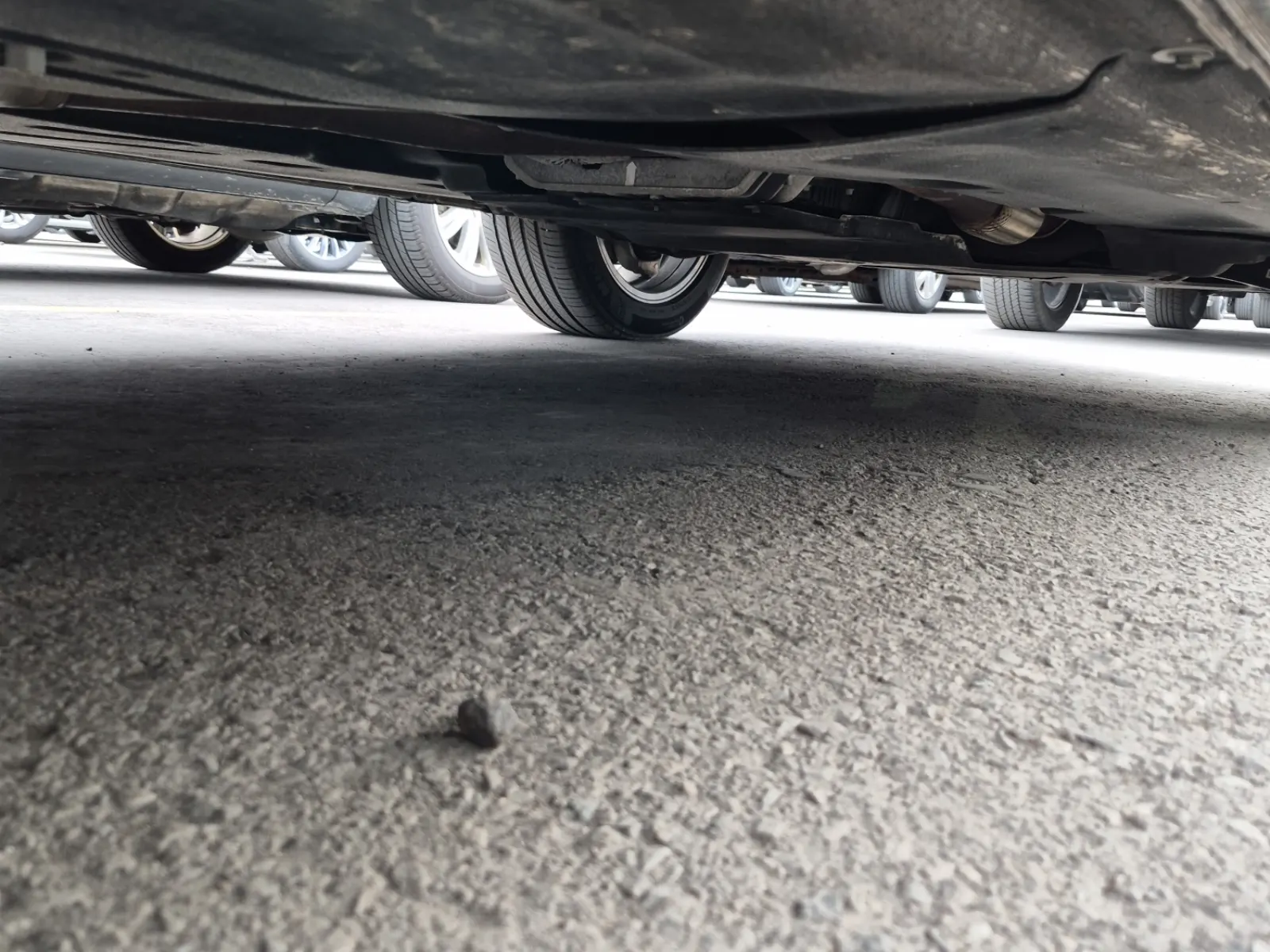 Undercarriage - Passenger Photo