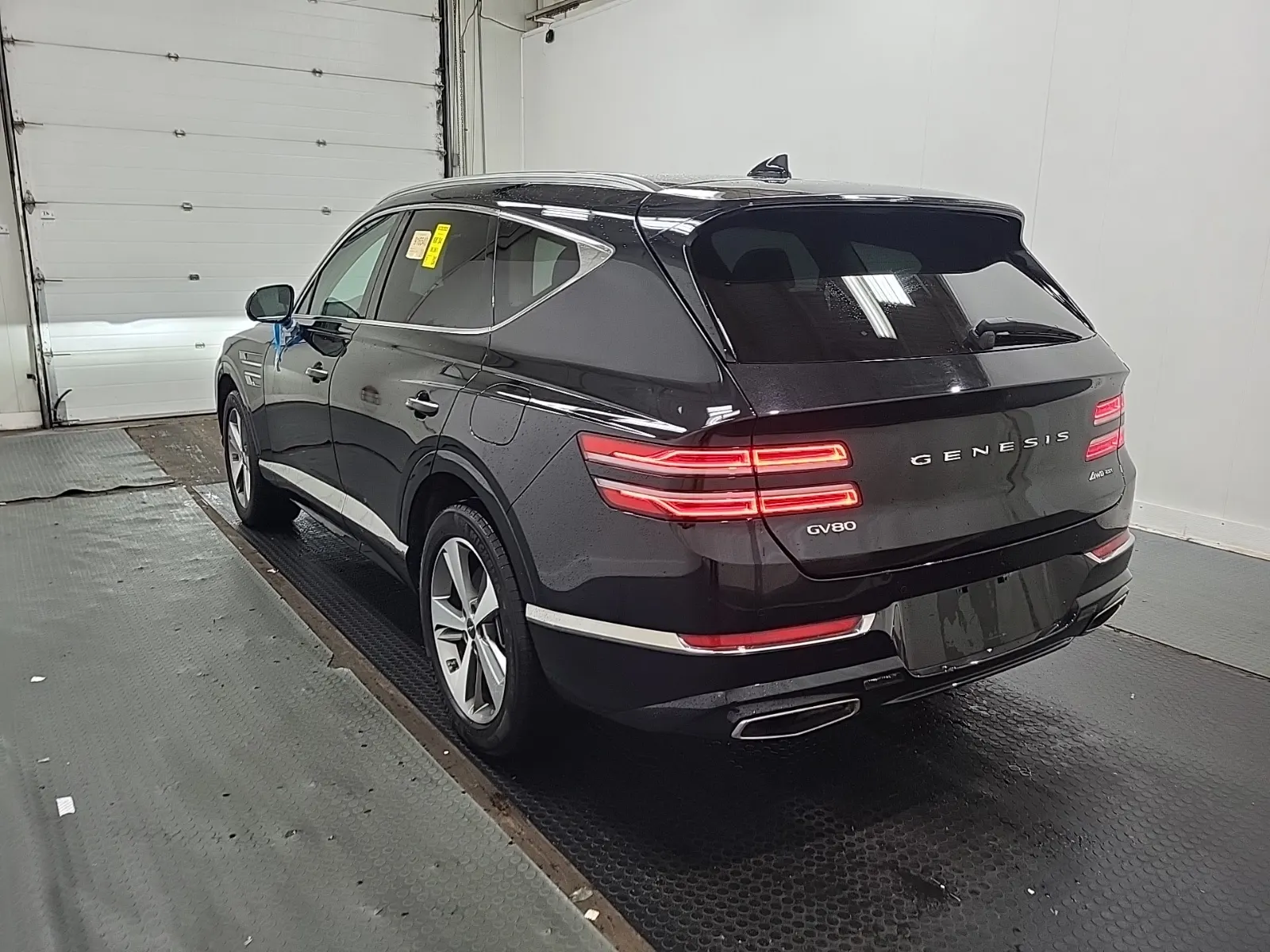 Driver Rear 3/4 Photo