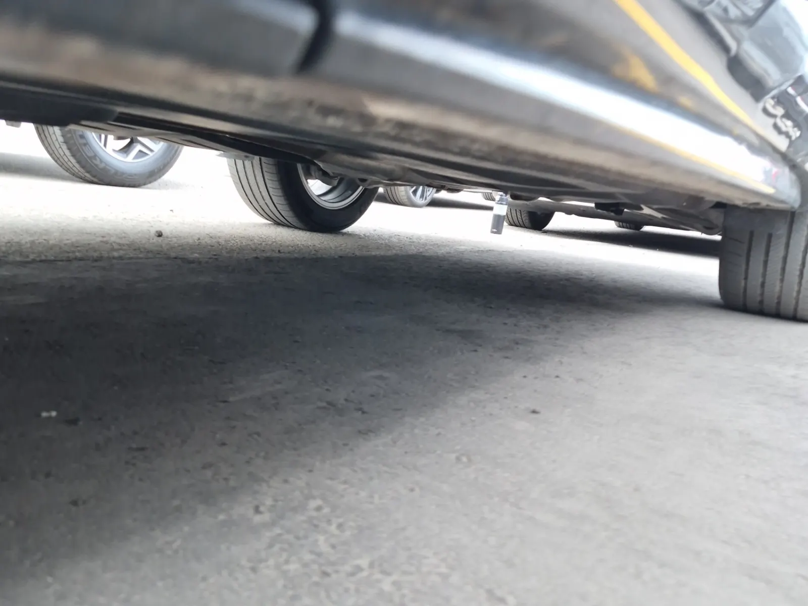 Undercarriage - Driver Photo