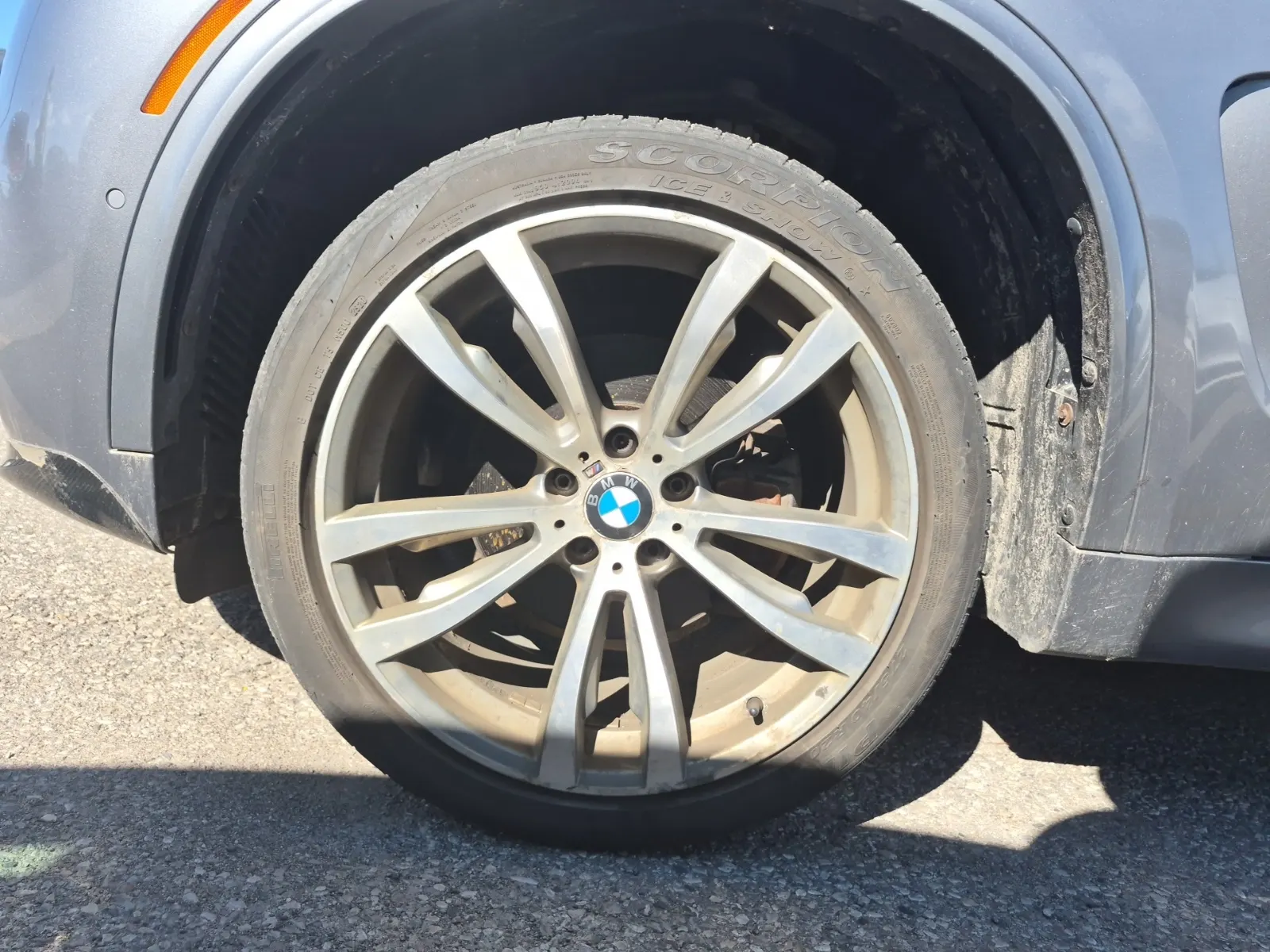 Front driver wheel/tire photo