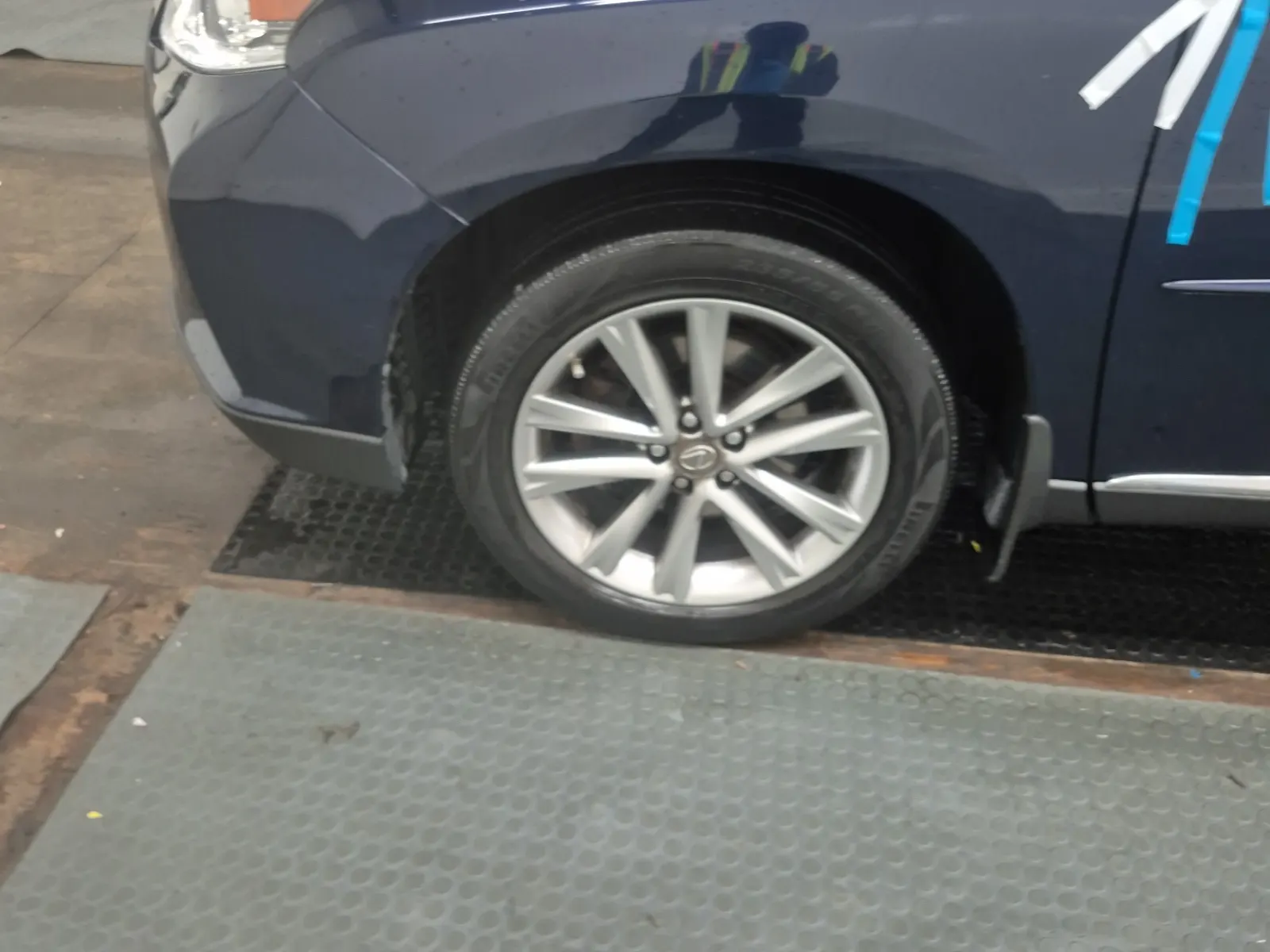 Front driver wheel/tire photo