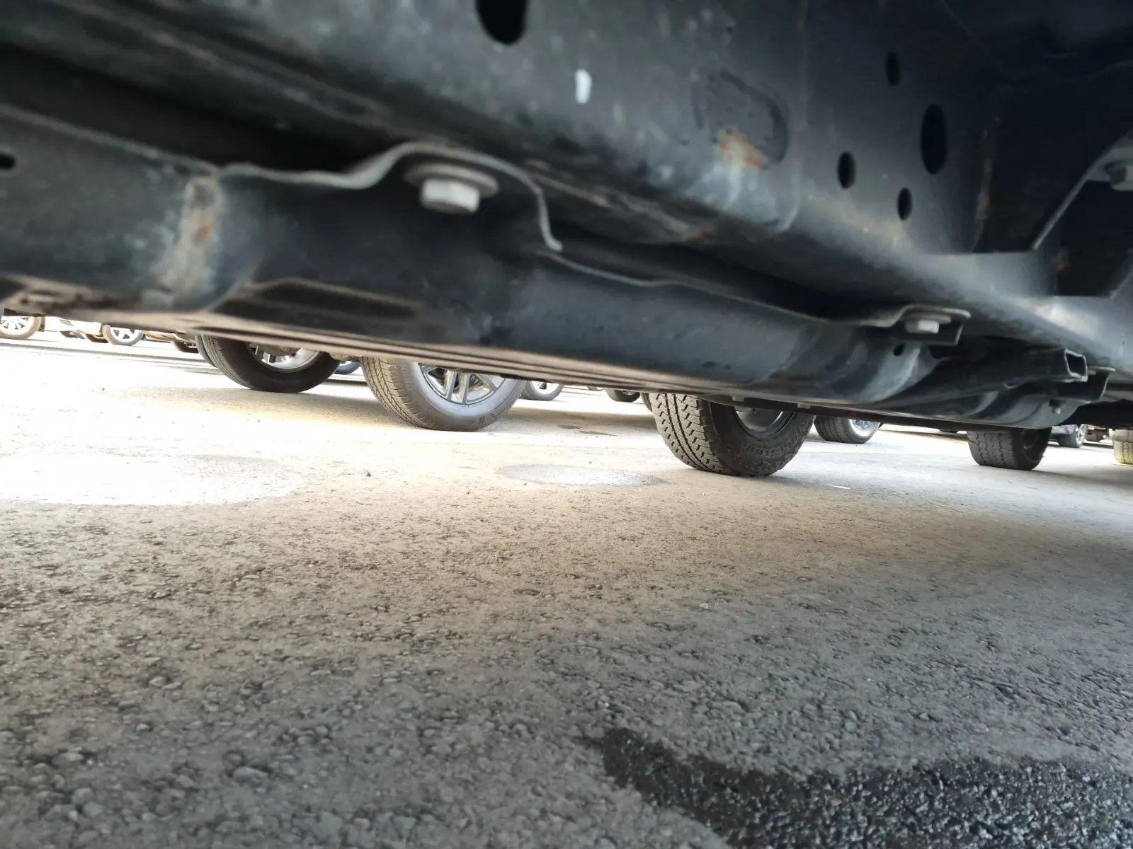 Undercarriage - Passenger Photo