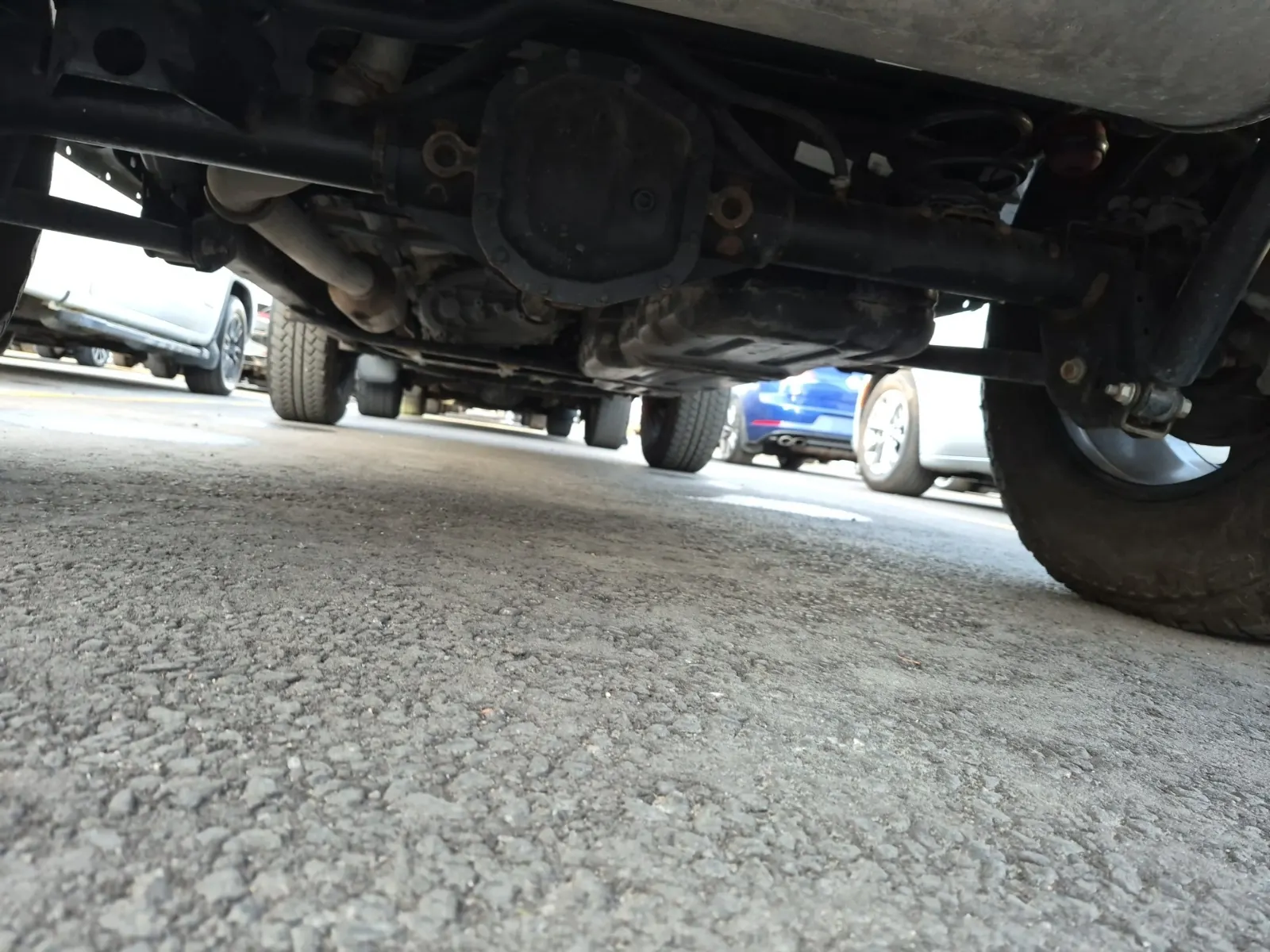 Undercarriage - Rear Photo