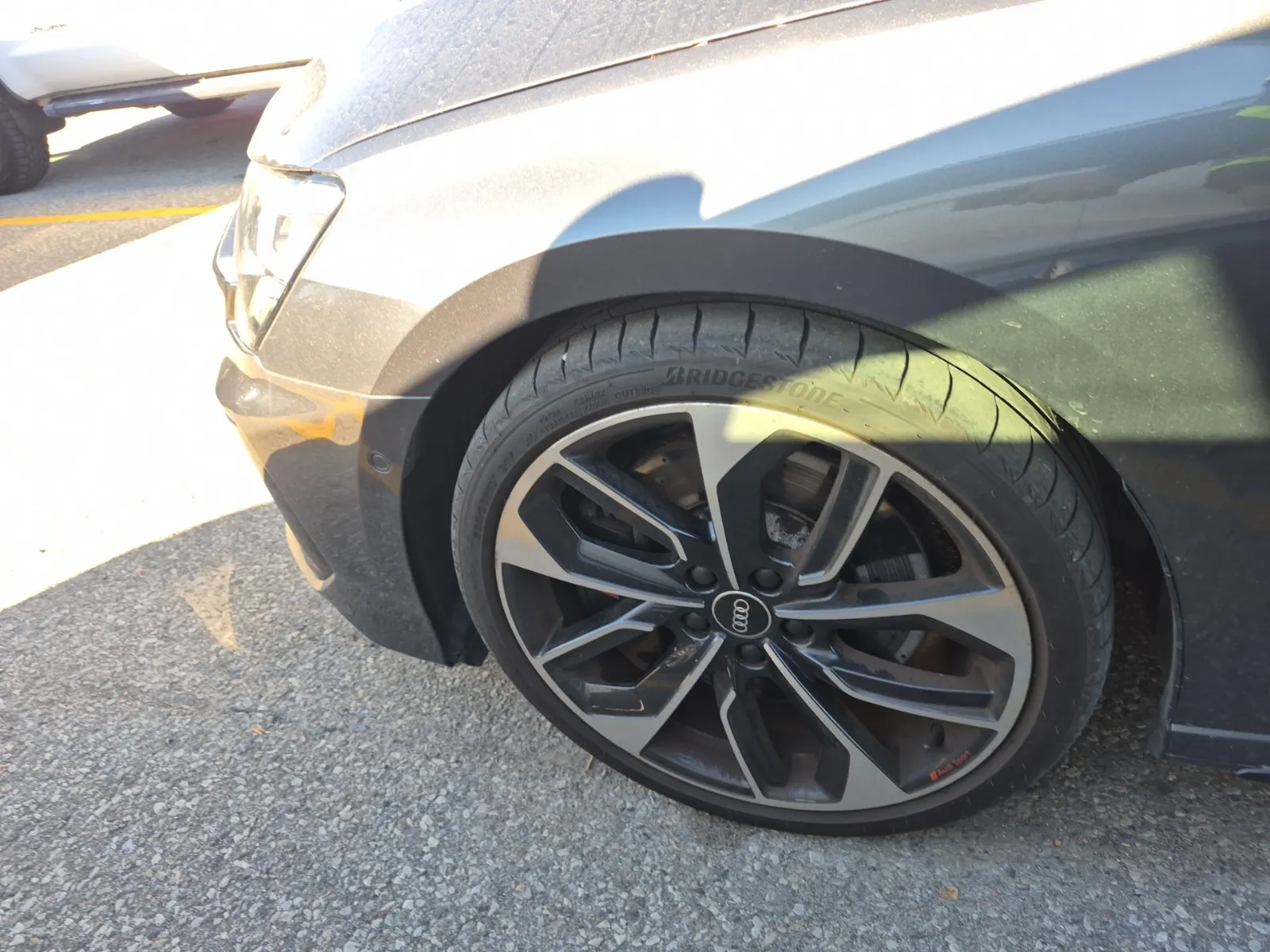 Front driver wheel/tire photo