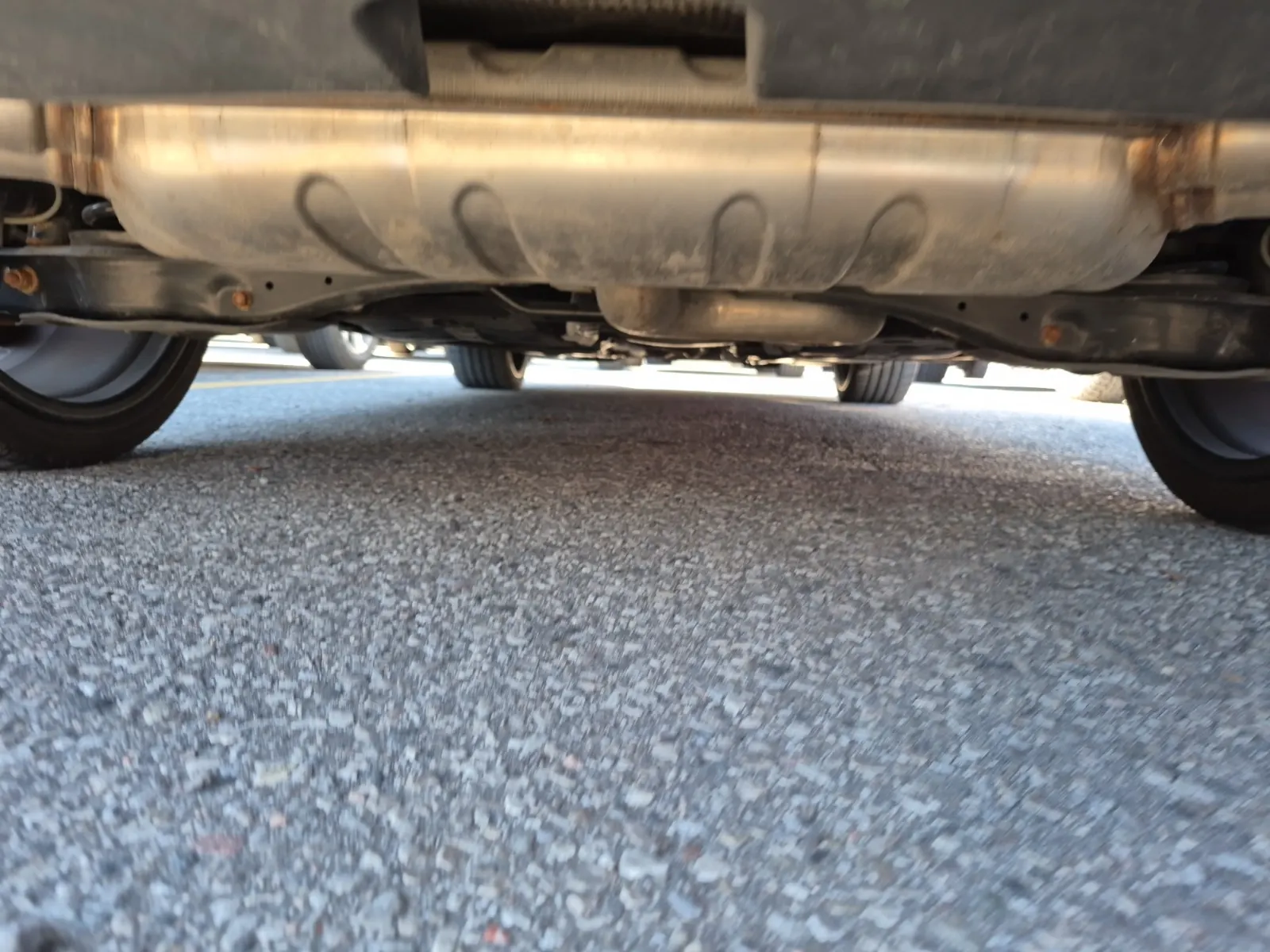 Undercarriage - Rear Photo