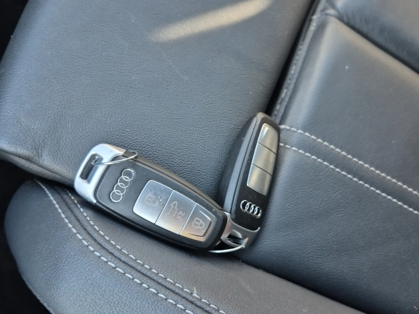 Keys/Fobs/Manual Photo