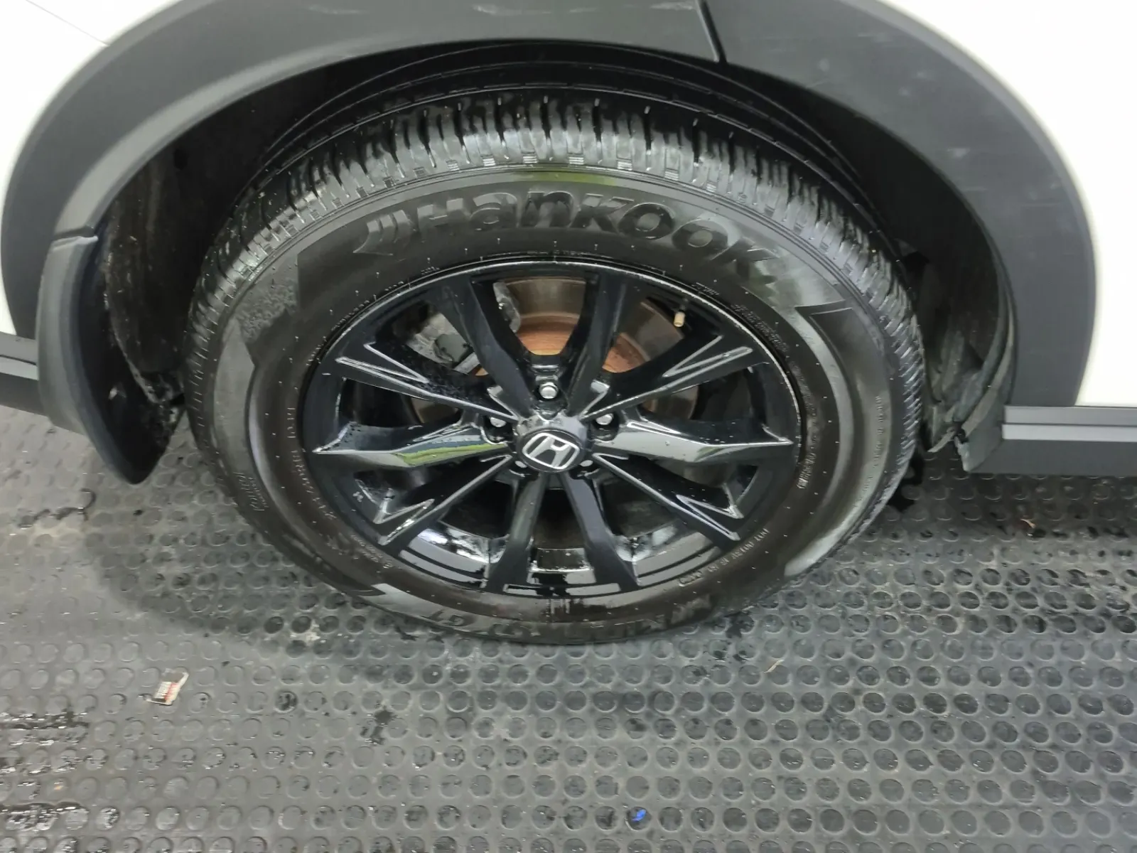 Right Rear Wheel/Tire Photo