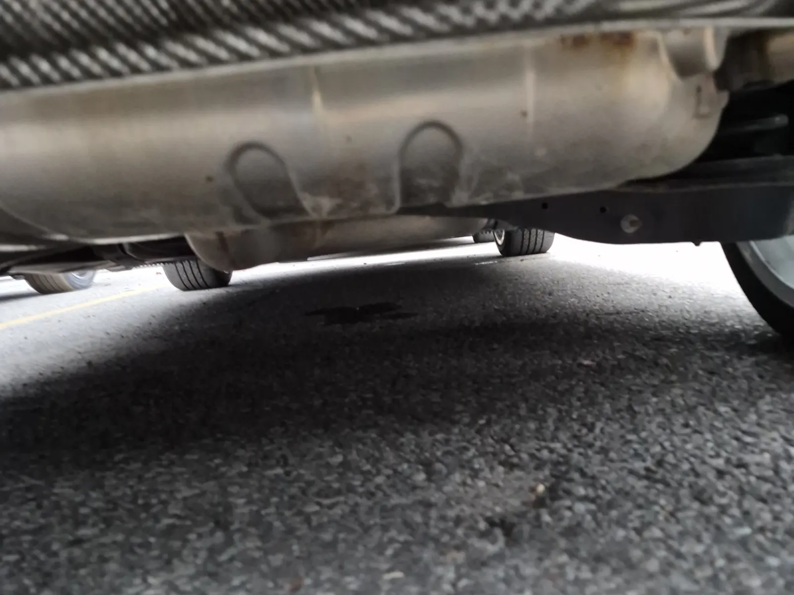 Undercarriage - Rear Photo