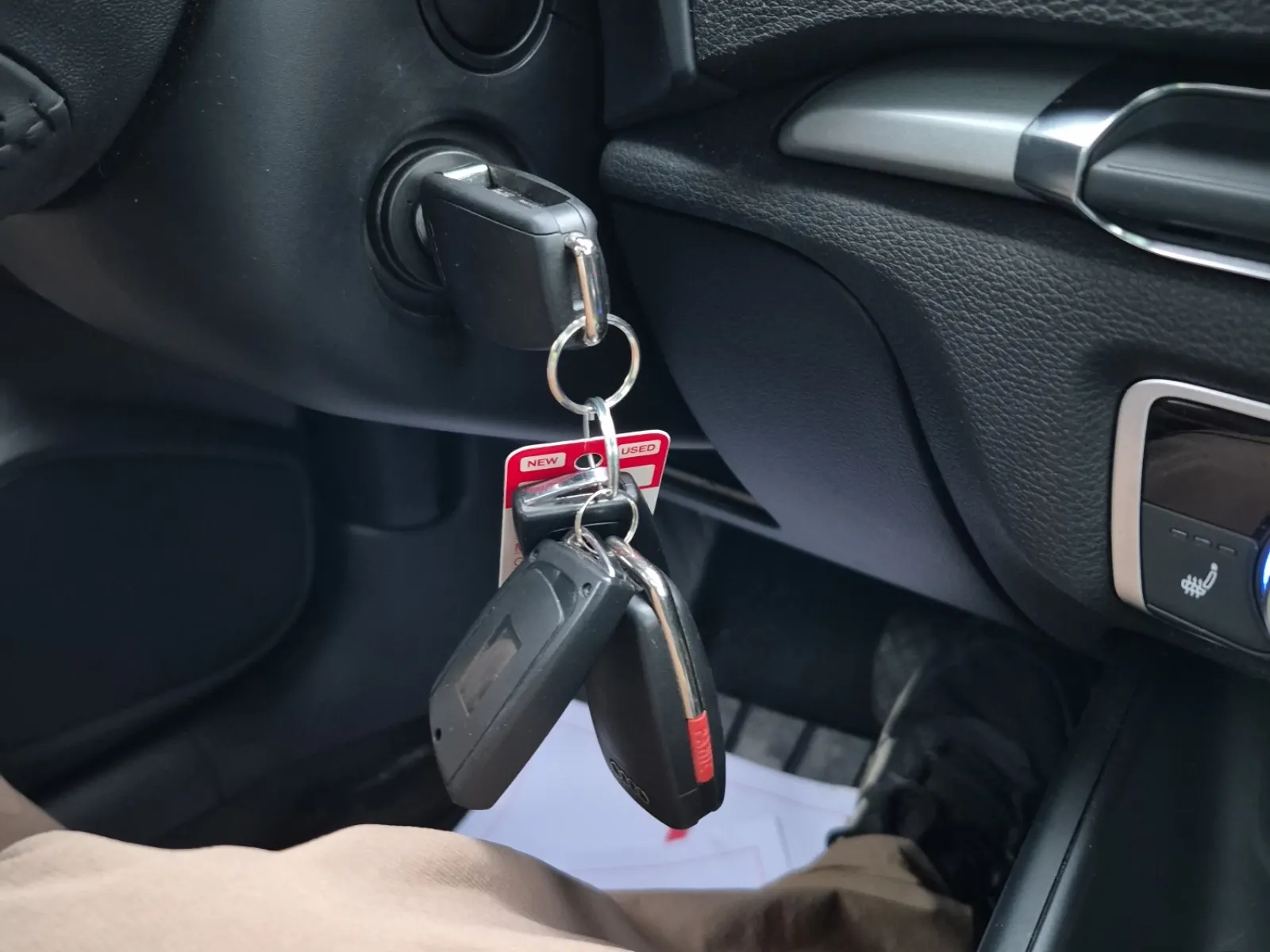 Keys/Fobs/Manual Photo