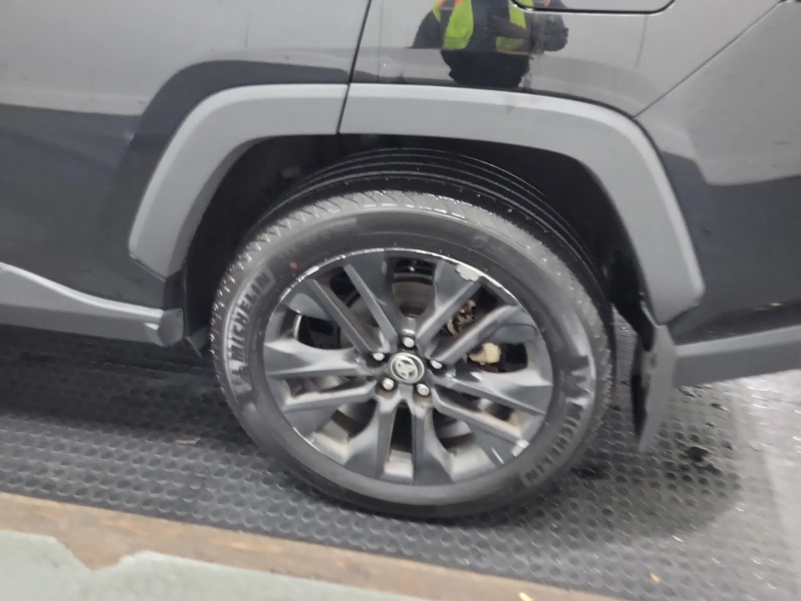 Left Rear Wheel/Tire Photo