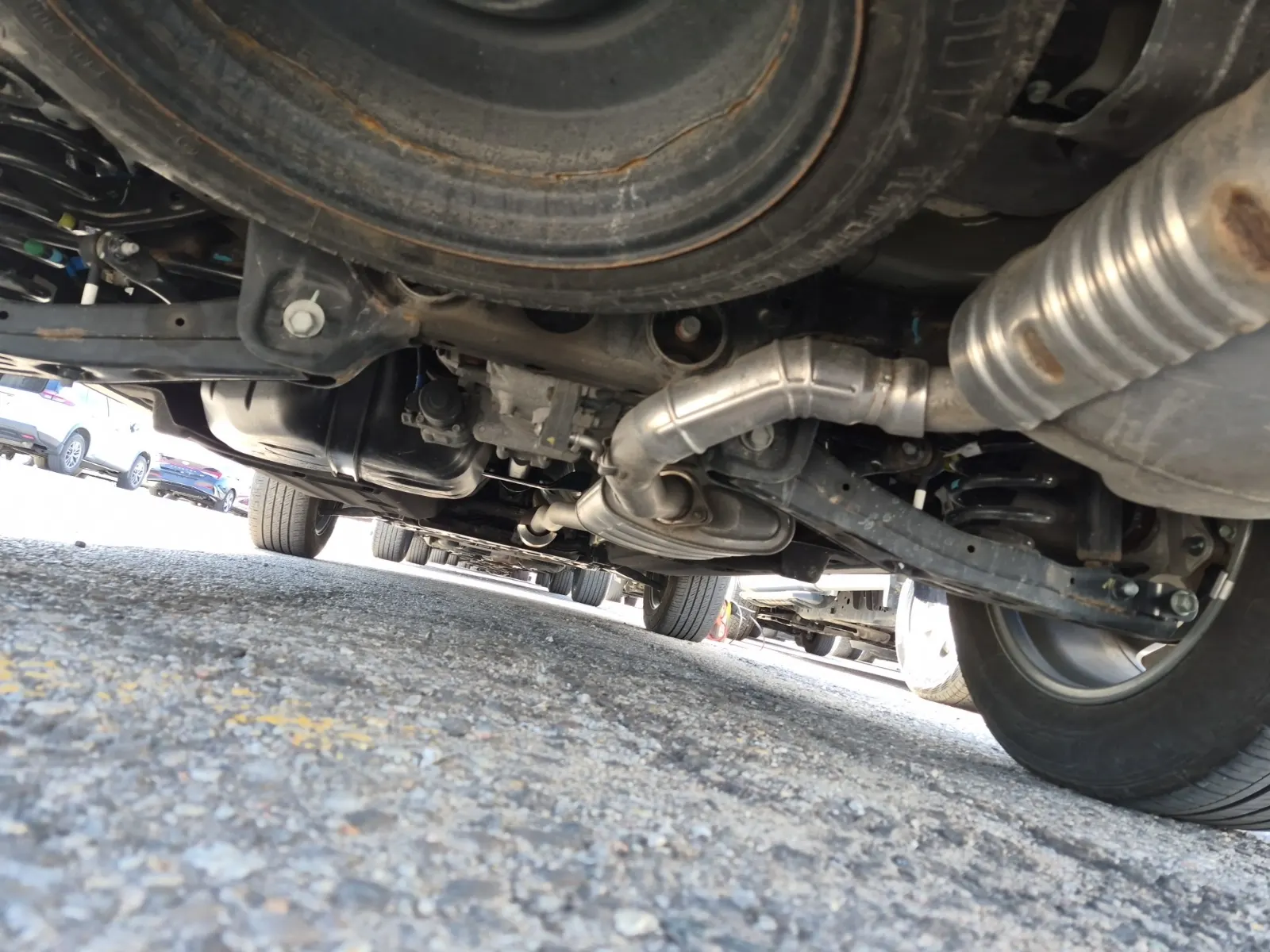 Undercarriage - Rear Photo