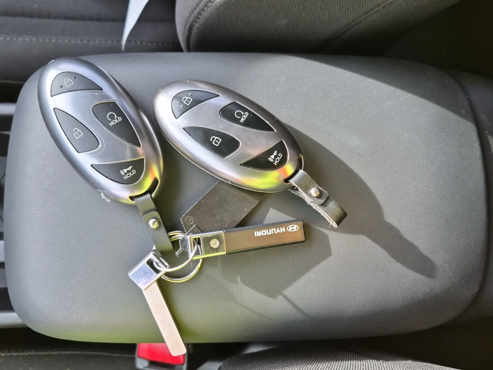 Keys/Fobs/Manual Photo