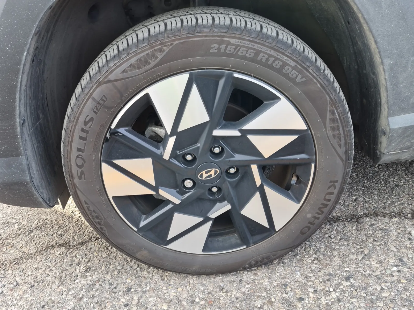 Front driver wheel/tire photo