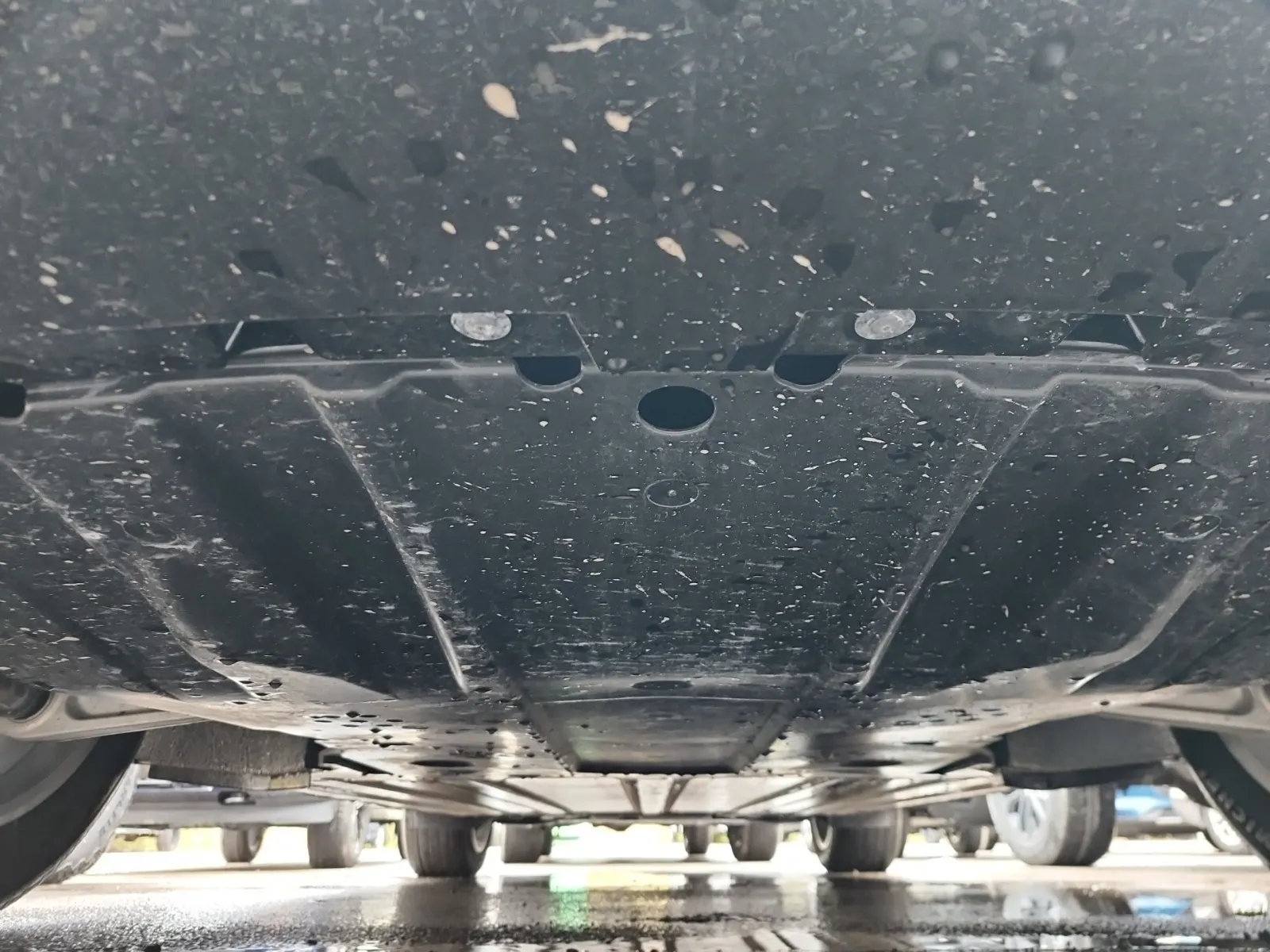 Undercarriage - Front Photo