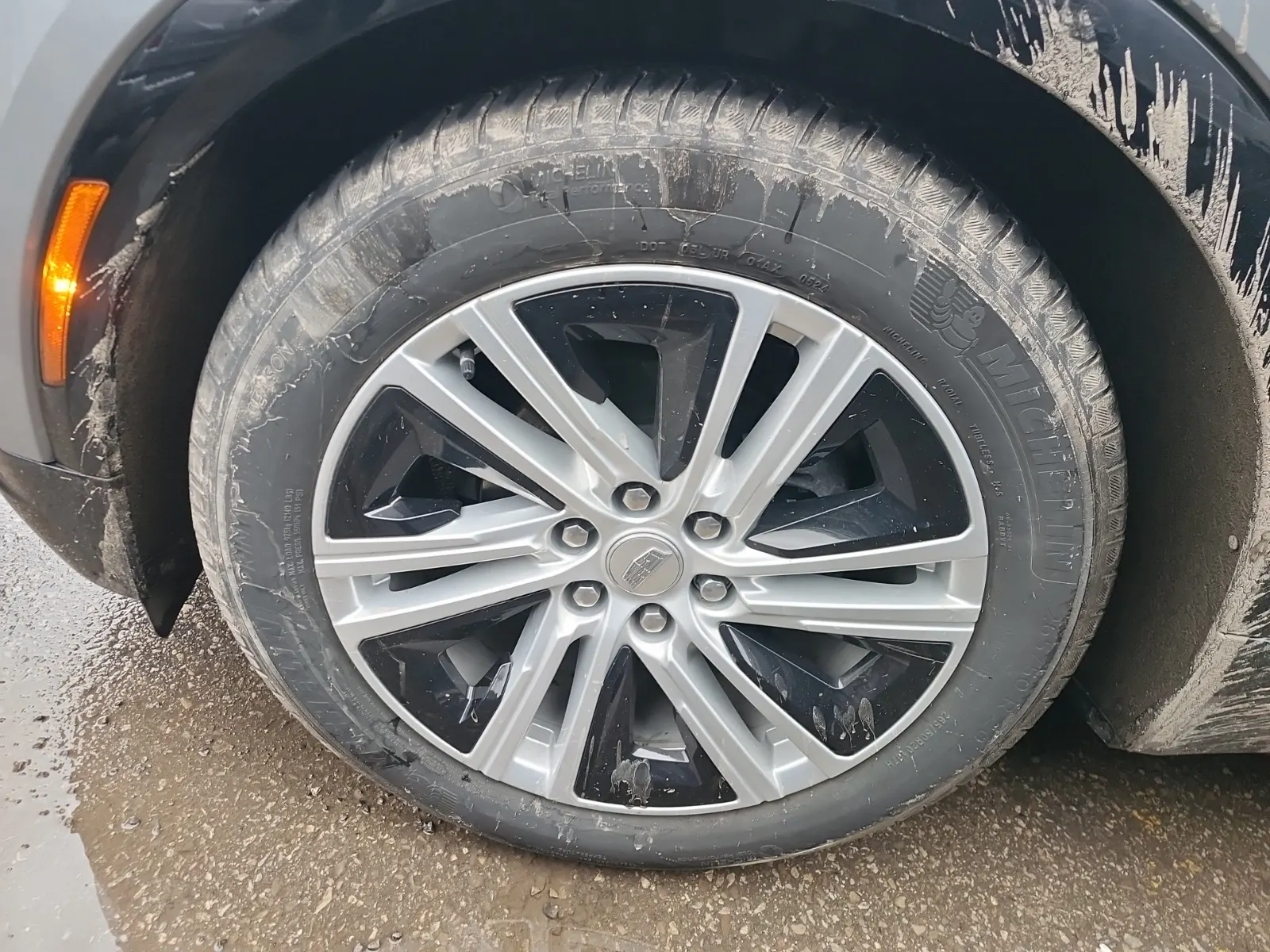 Front driver wheel/tire photo