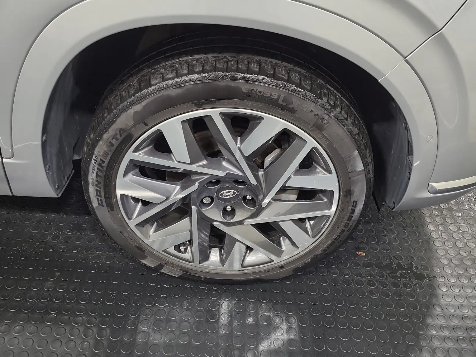 Right Front Wheel/Tire Photo