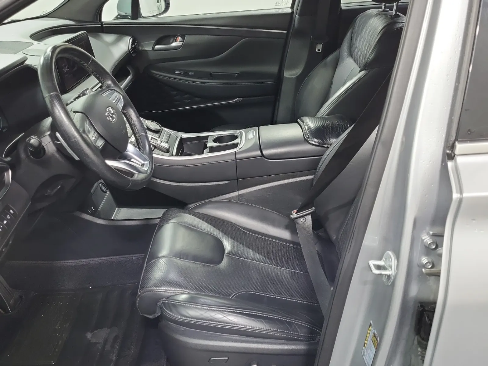 Front Interior Photo