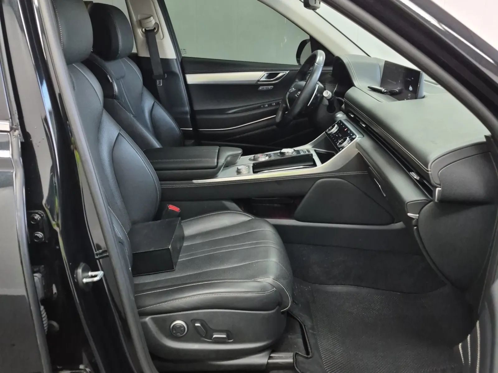 Right Side Interior Photo