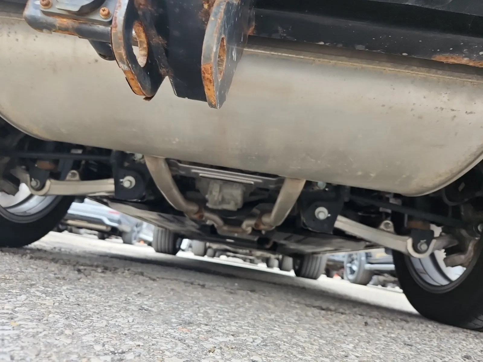 Undercarriage - Rear Photo