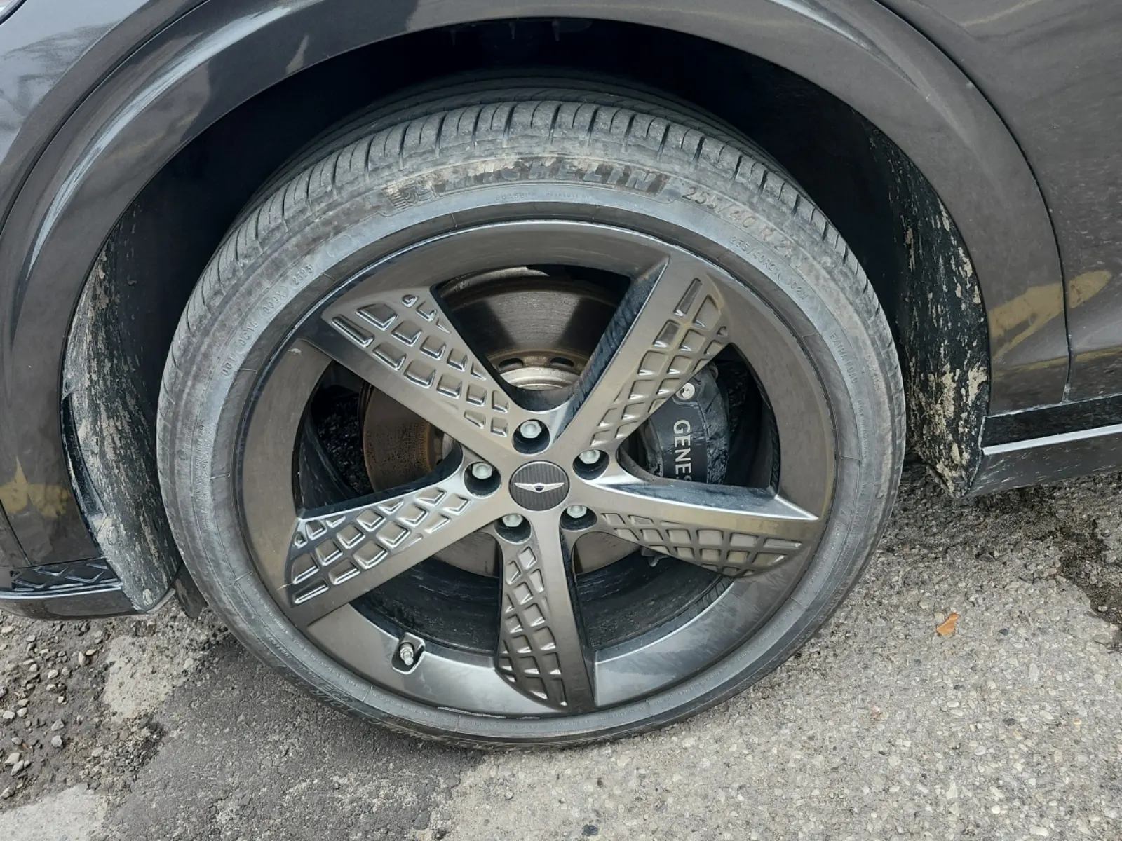 Front driver wheel/tire photo