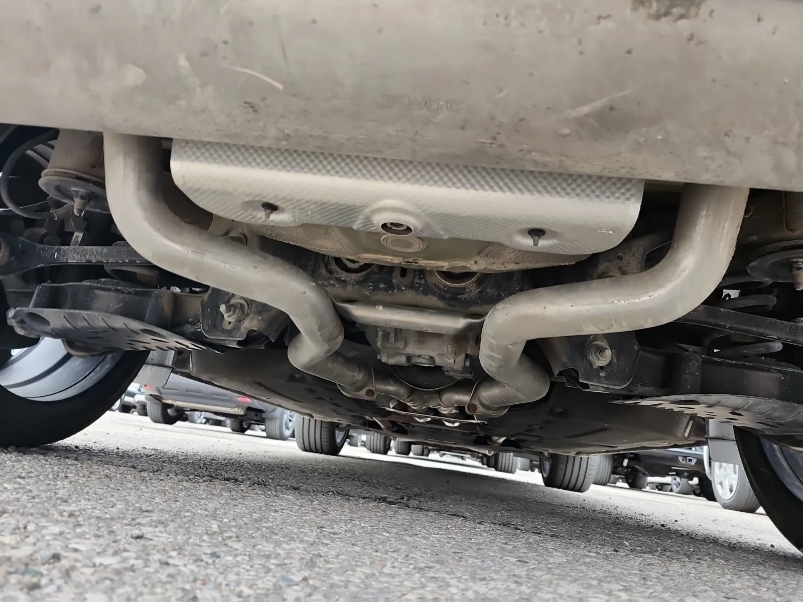 Undercarriage - Rear Photo
