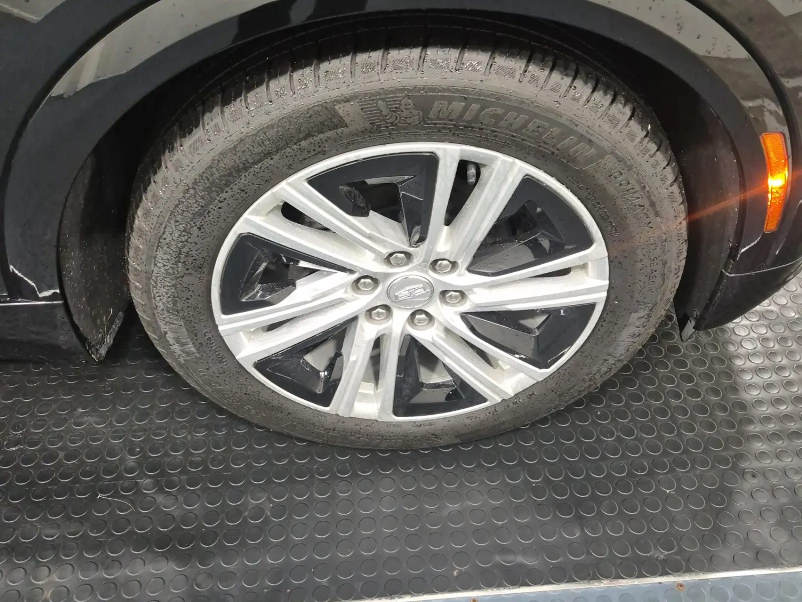 Right Front Wheel/Tire Photo