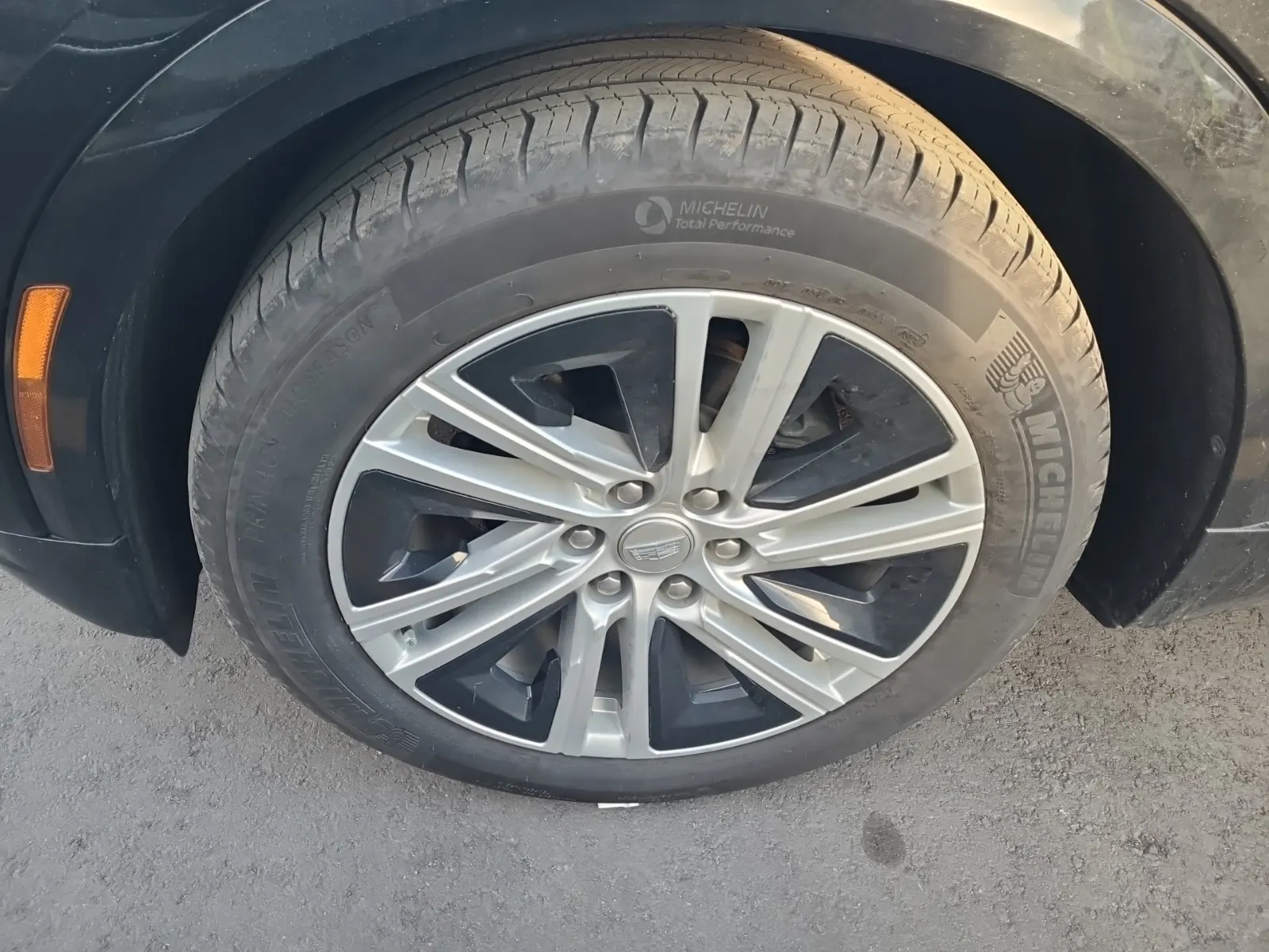 Front driver wheel/tire photo