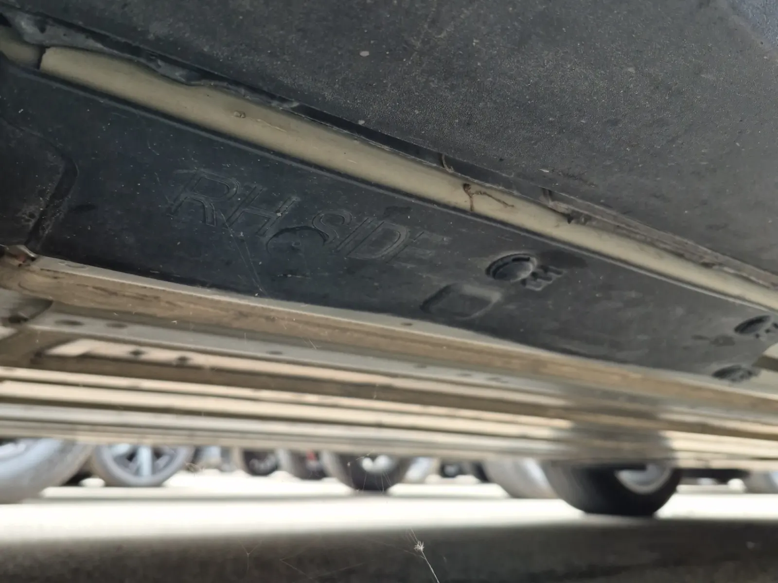 Undercarriage - Passenger Photo