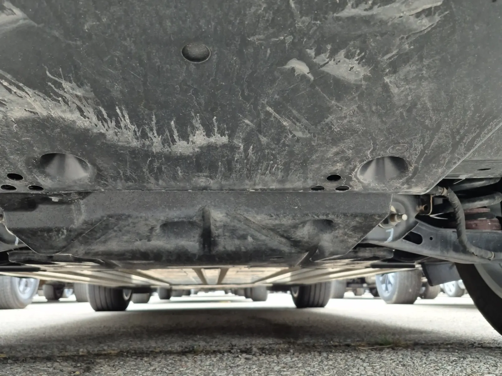 Undercarriage - Rear Photo